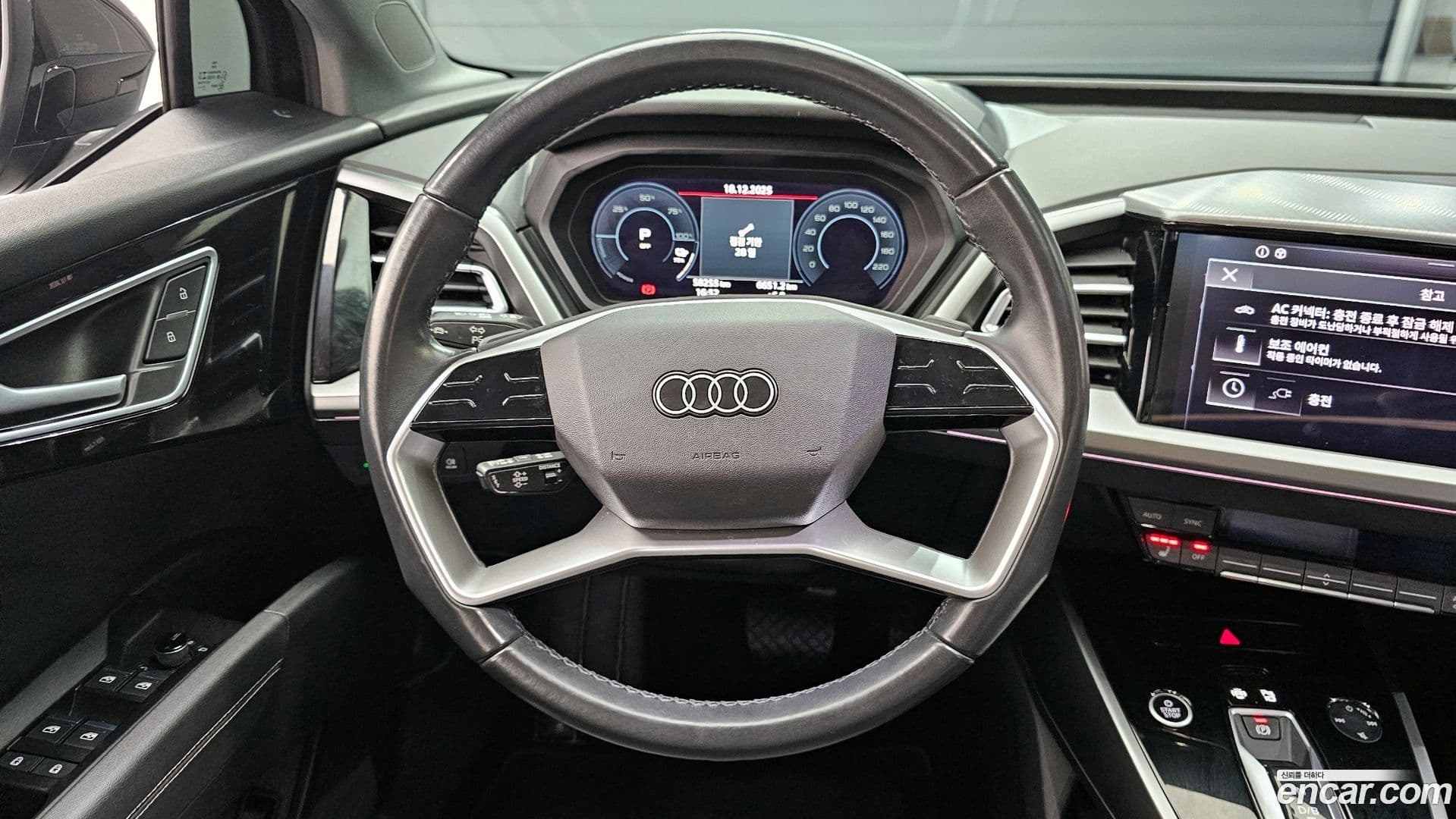 Main__Slider__Photo:Q4 e-tron Audi 2022.8-12