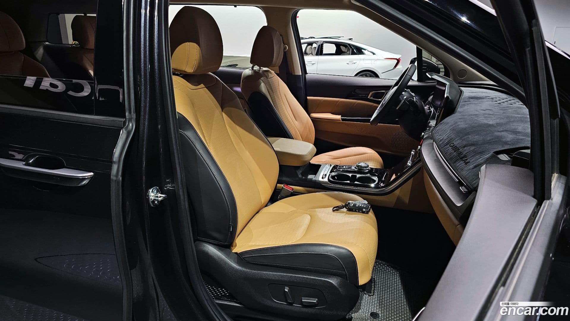 Main__Slider__Photo:Canival Kia 2023.4-9