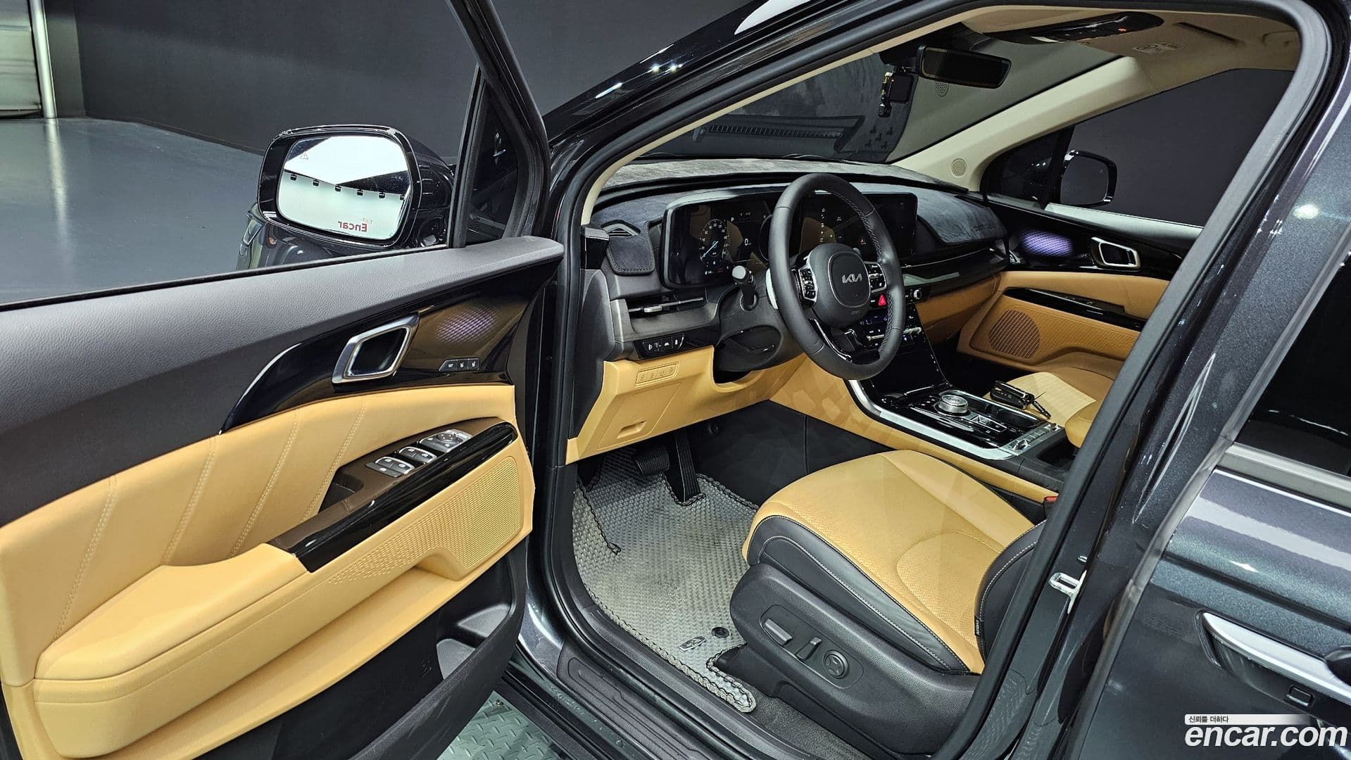 Main__Slider__Photo:Canival Kia 2023.4-10