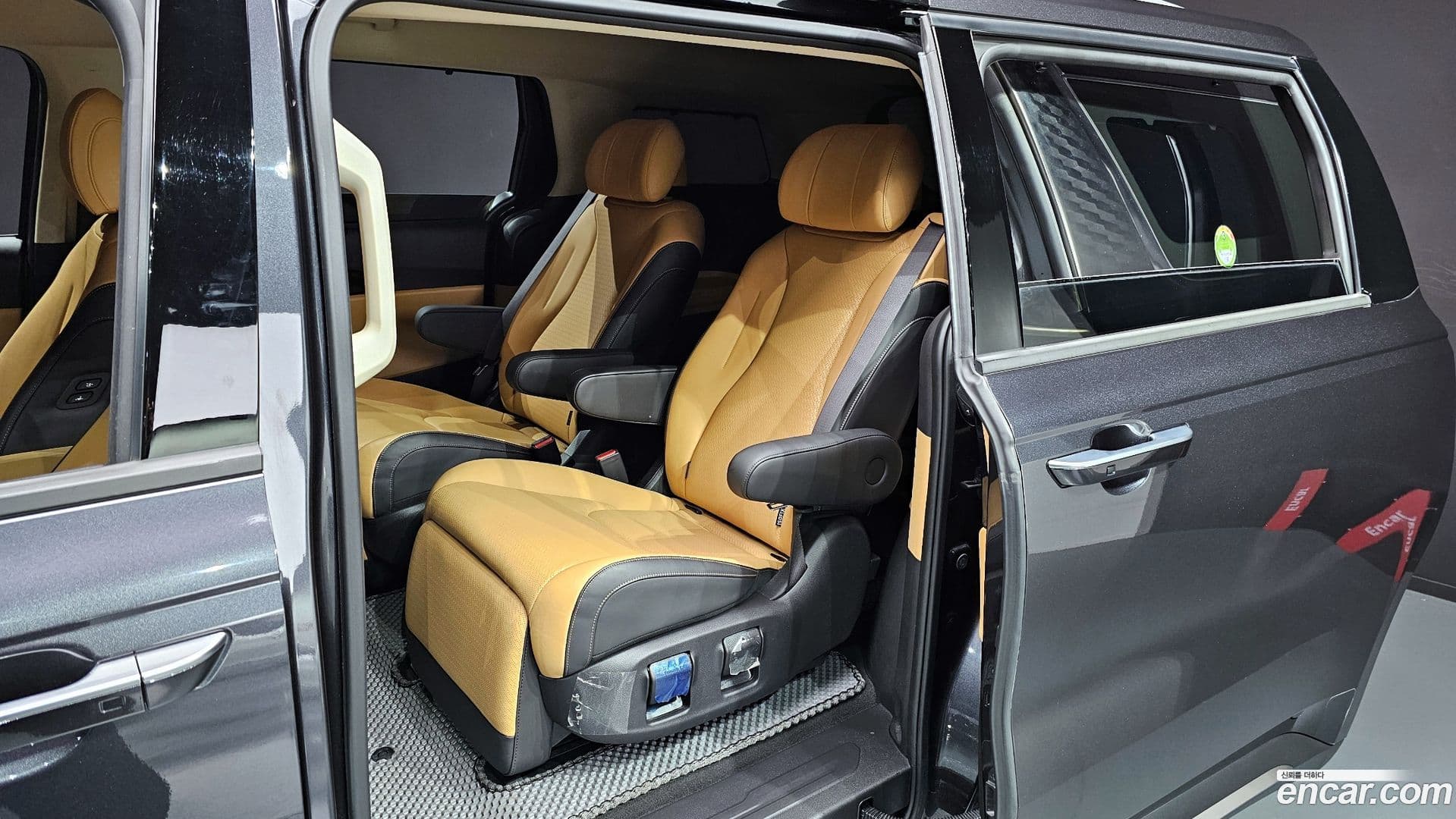 Main__Slider__Photo:Canival Kia 2023.4-11