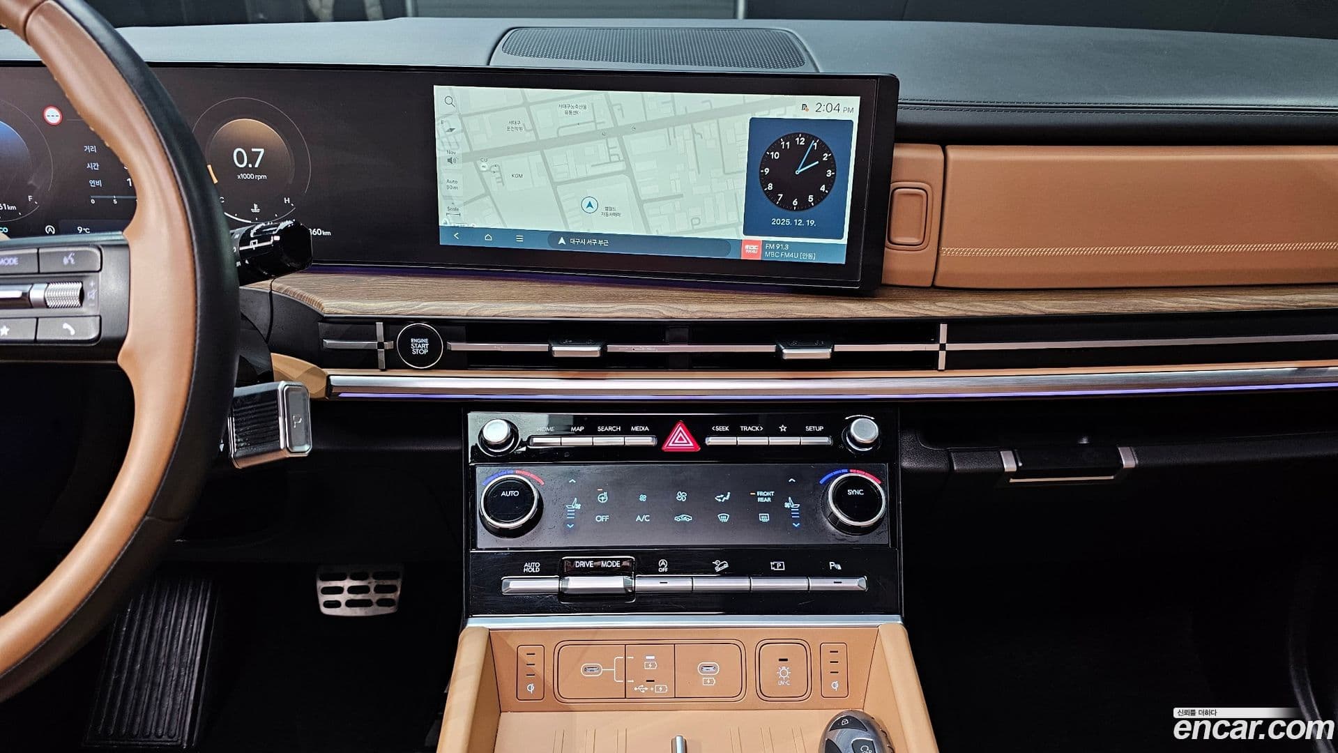 Main__Slider__Photo:Santafe Hyundai 2024.0-15