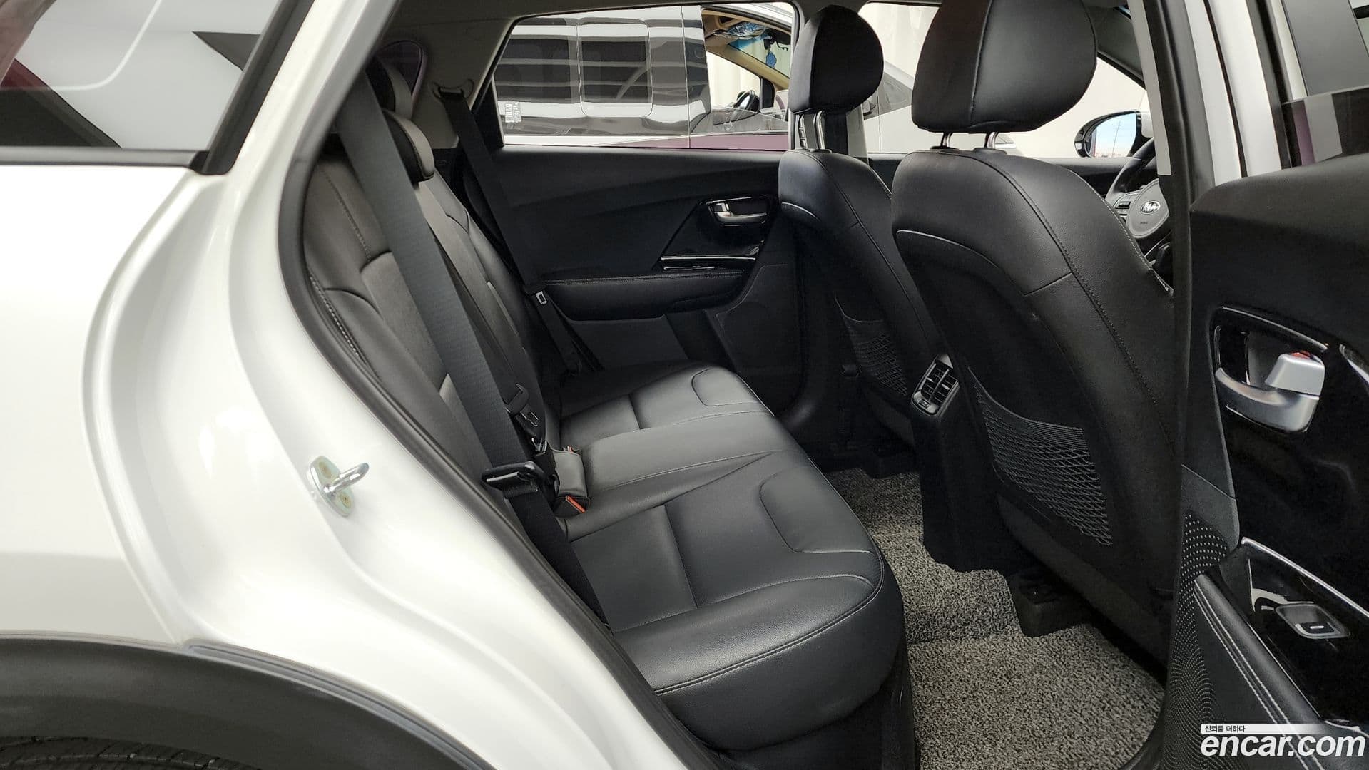 Main__Slider__Photo:Niro Kia 2019.11-11