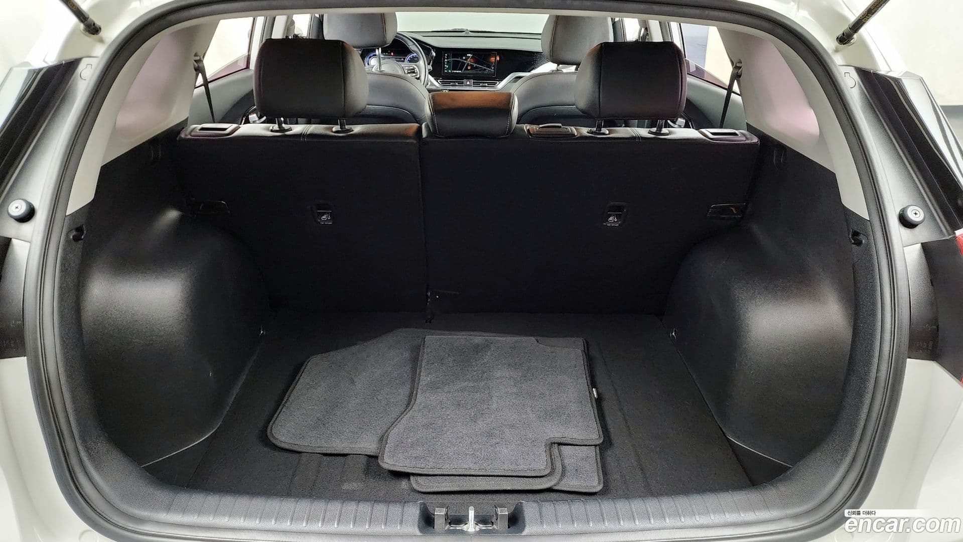 Main__Slider__Photo:Niro Kia 2019.11-19