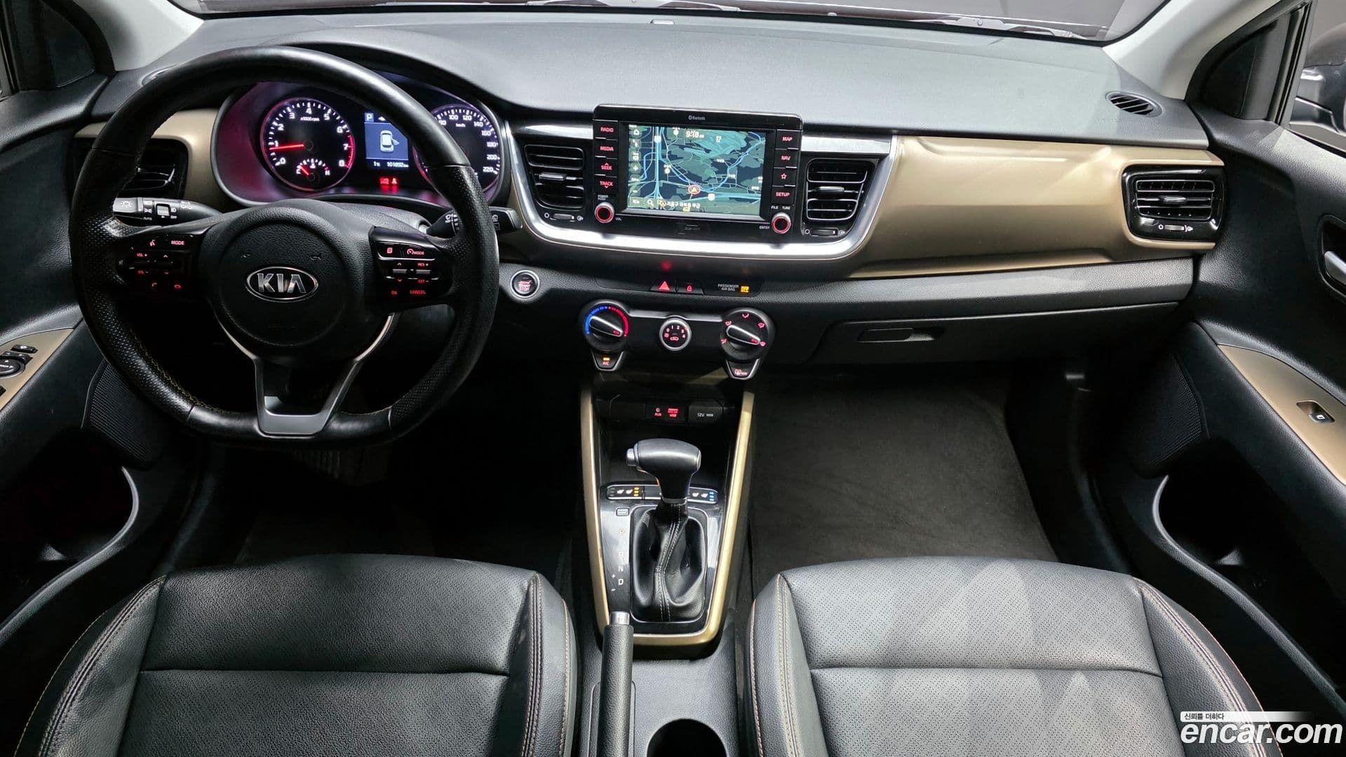 Main__Slider__Photo:Stonic Kia 2018.10-6