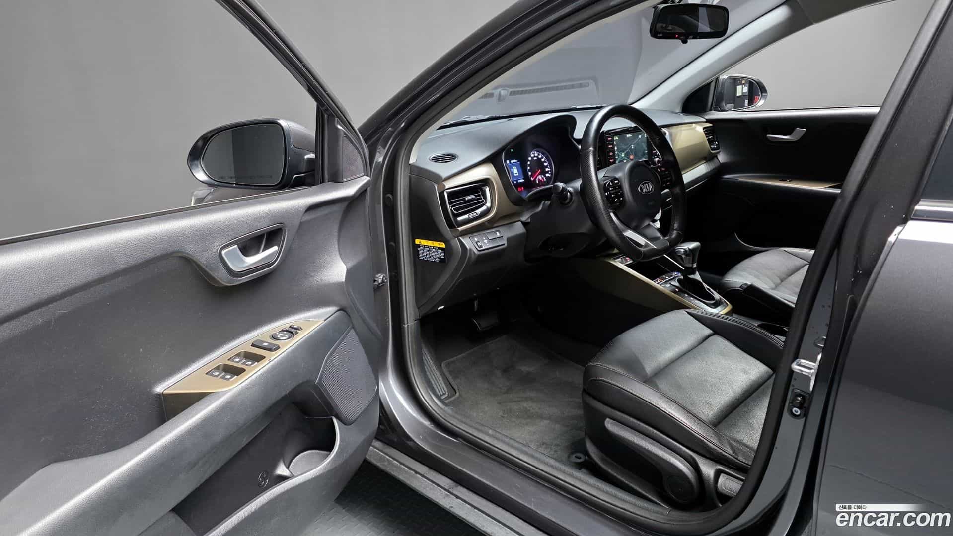 Stonic Kia 2018.10-INNER-010