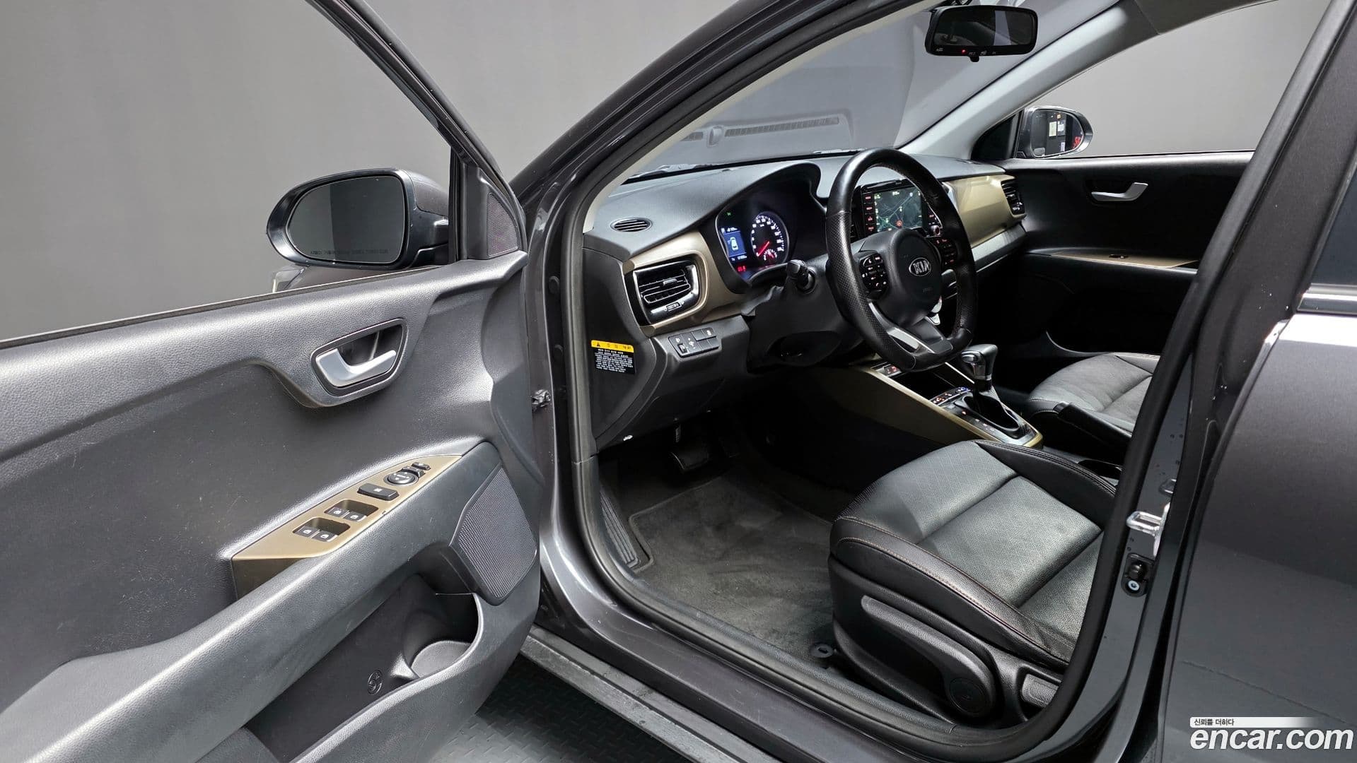 Main__Slider__Photo:Stonic Kia 2018.10-9