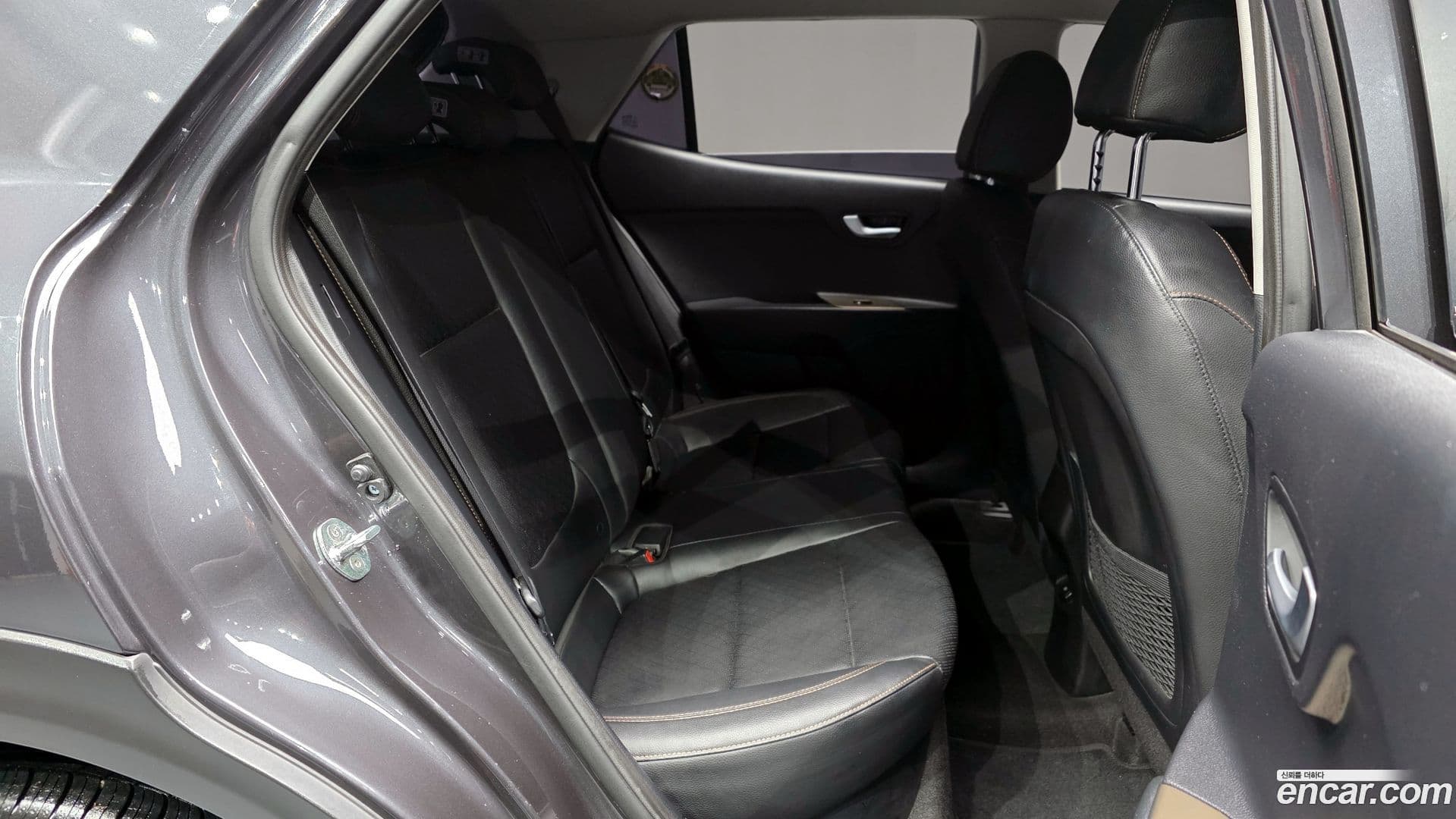 Main__Slider__Photo:Stonic Kia 2018.10-11