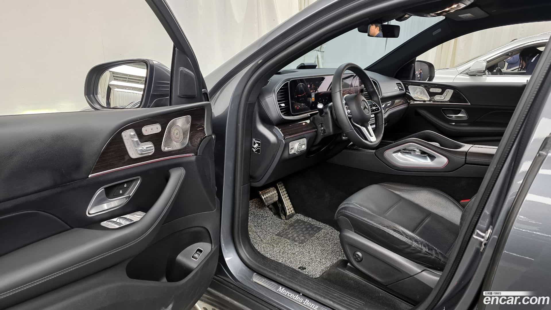 GLE-Class Mercedes-Benz 2021.7-INNER-010