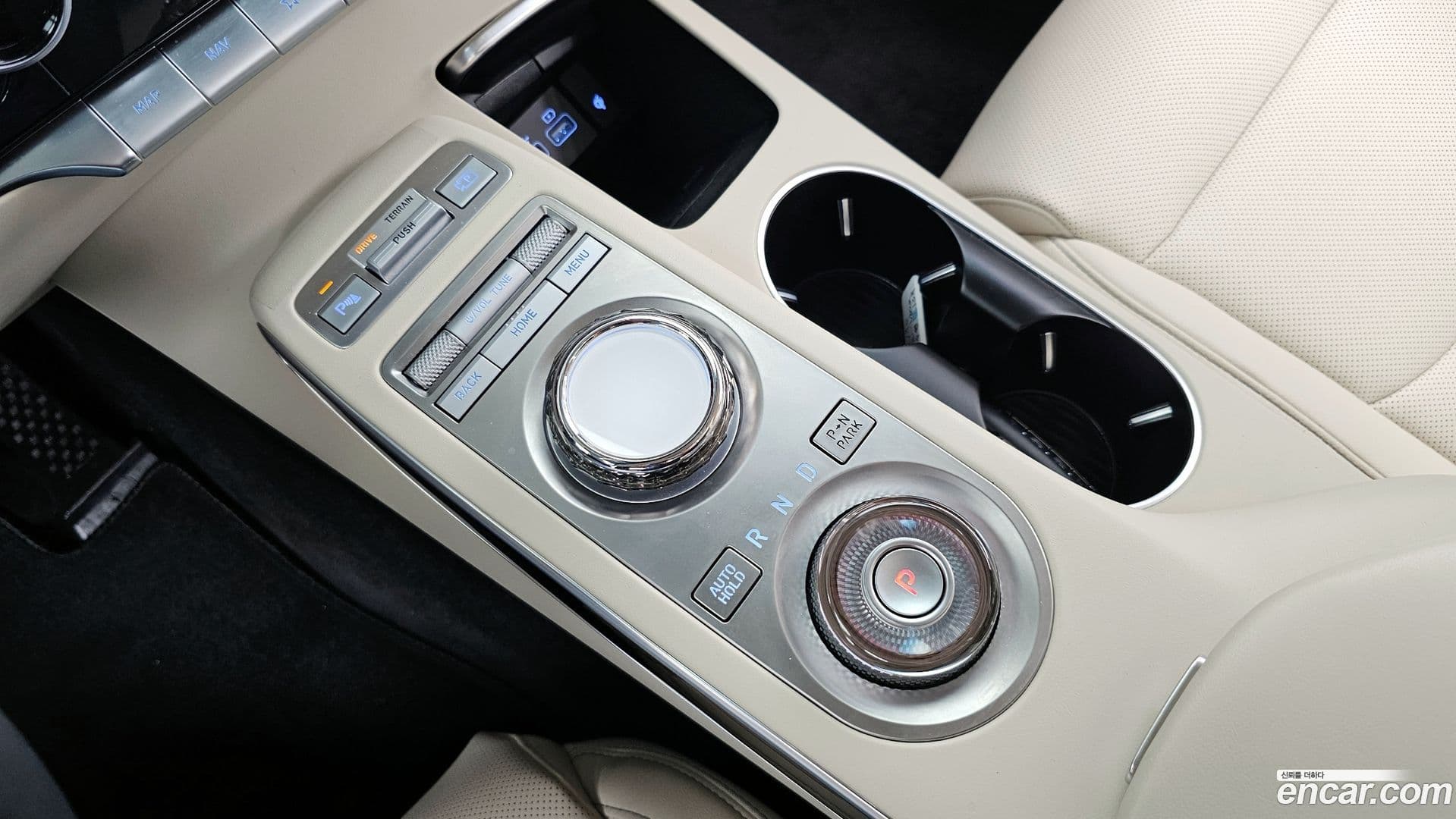 Main__Slider__Photo:GV70 Genesis 2023.9-8