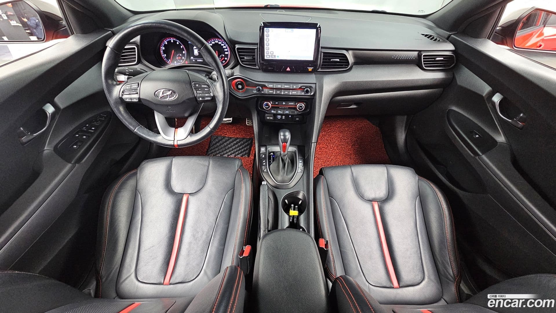 Main__Slider__Photo:Veloster Hyundai 2018.3-6