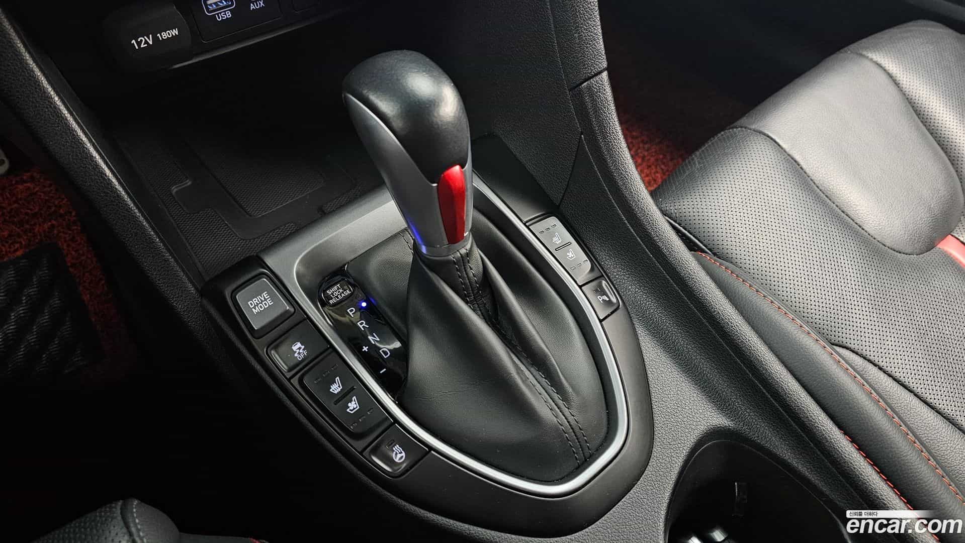 Veloster Hyundai 2018.3-INNER-009