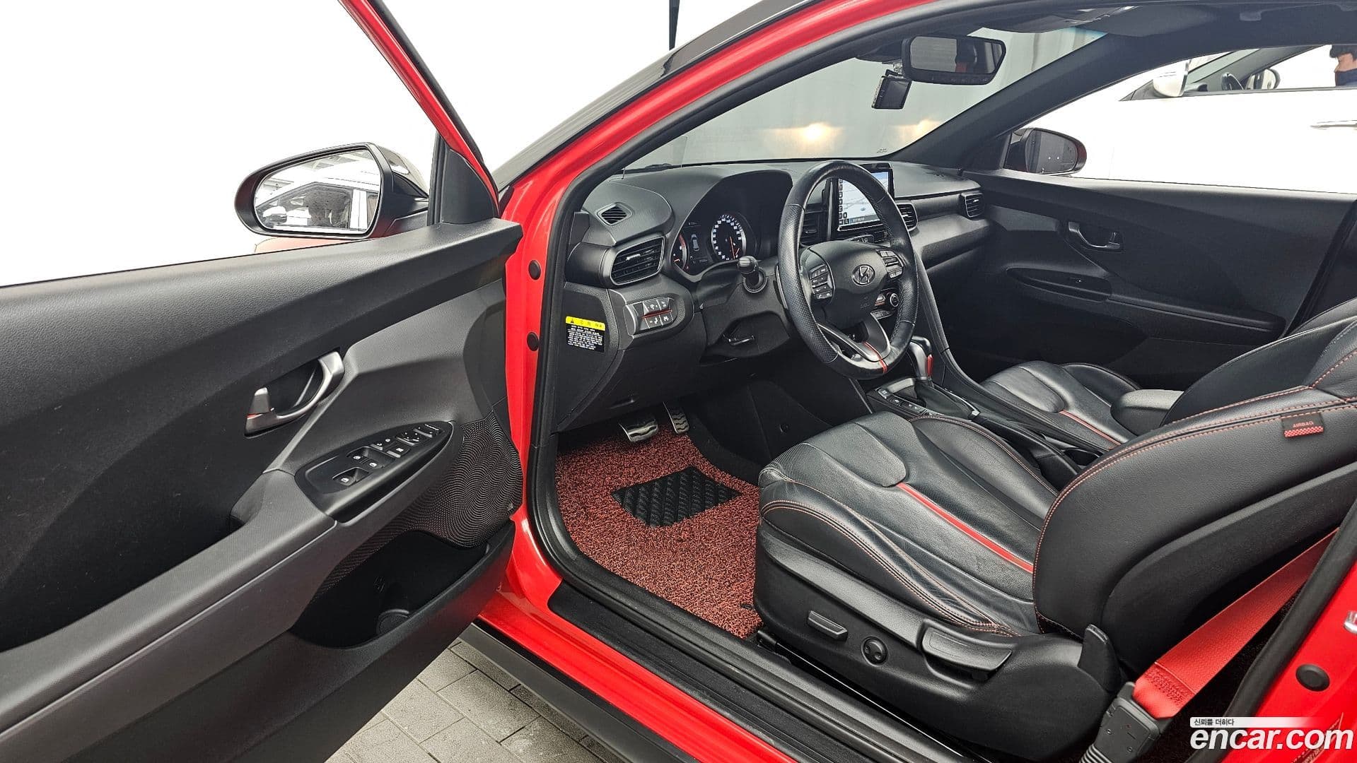 Main__Slider__Photo:Veloster Hyundai 2018.3-9