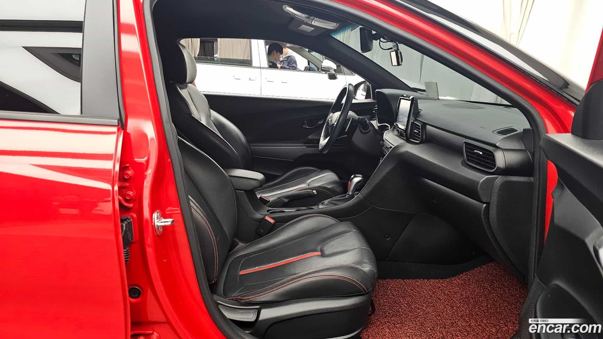 Veloster Hyundai 2018.3-OPTION-015