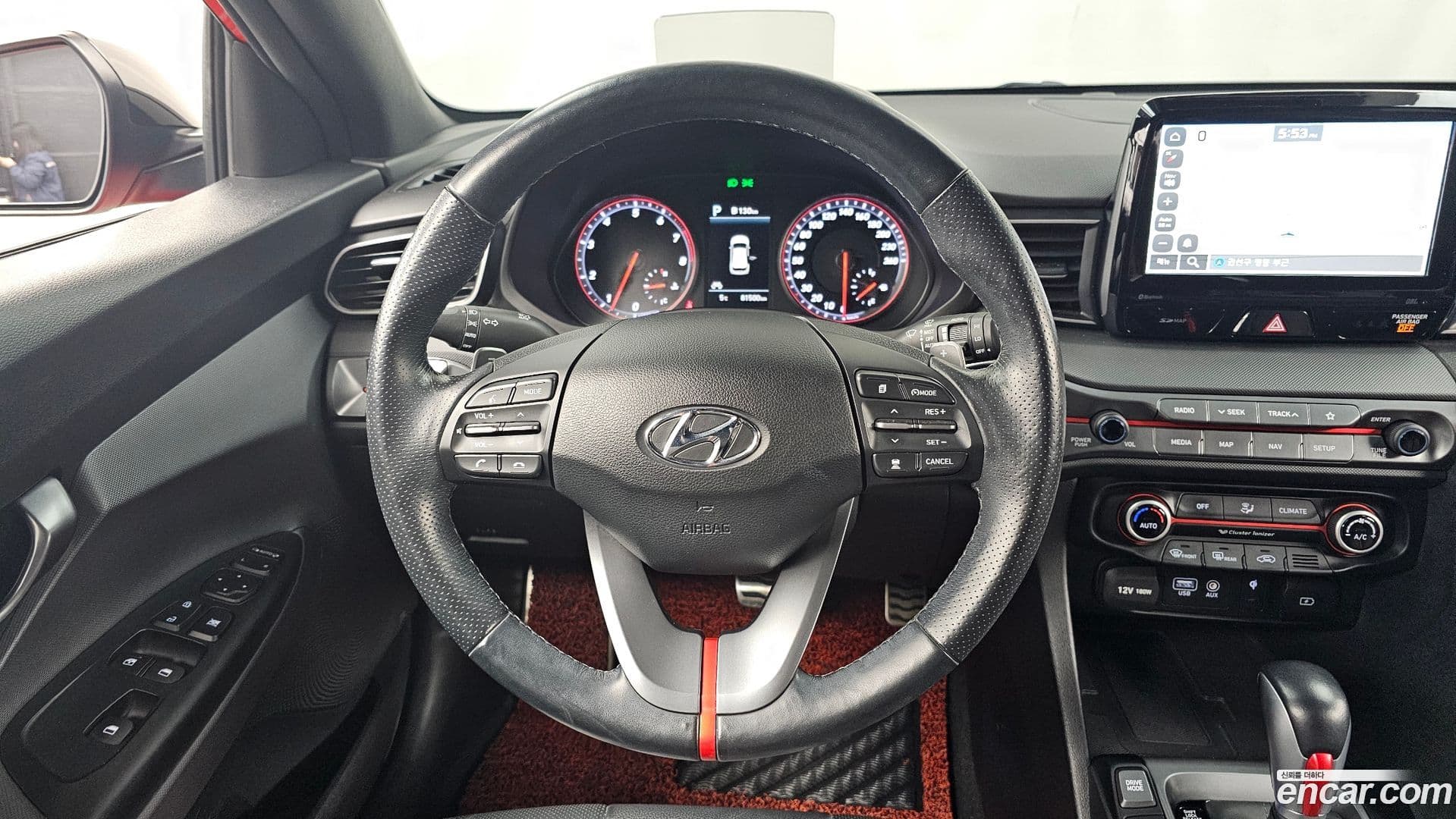 Main__Slider__Photo:Veloster Hyundai 2018.3-12
