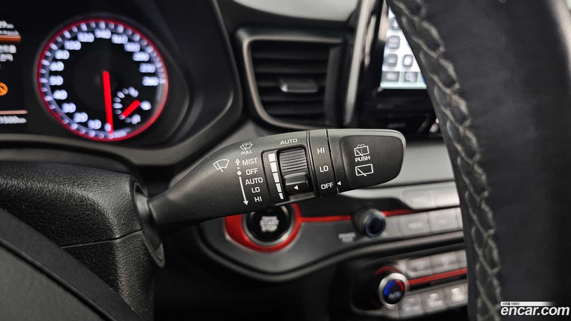 Veloster Hyundai 2018.3-OPTION-023