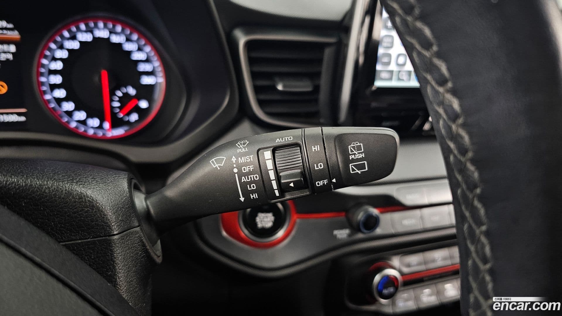 Main__Slider__Photo:Veloster Hyundai 2018.3-18