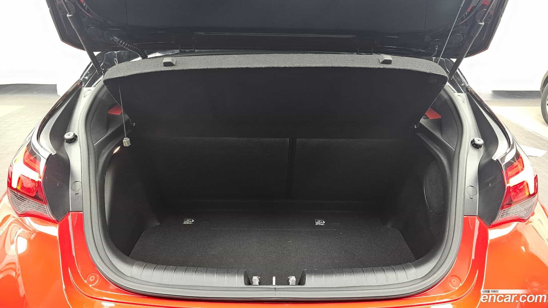 Veloster Hyundai 2018.3-OPTION-024