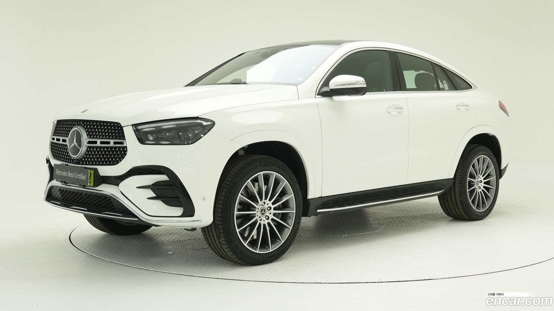 Main__Slider__Photo:GLE-Class Mercedes-Benz 2025.4-0
