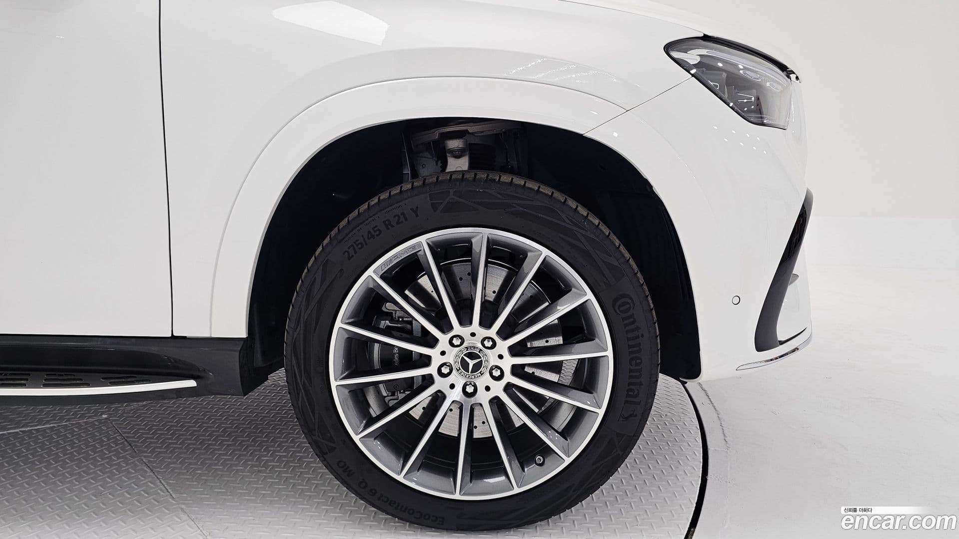 Main__Slider__Photo:GLE-Class Mercedes-Benz 2025.4-4