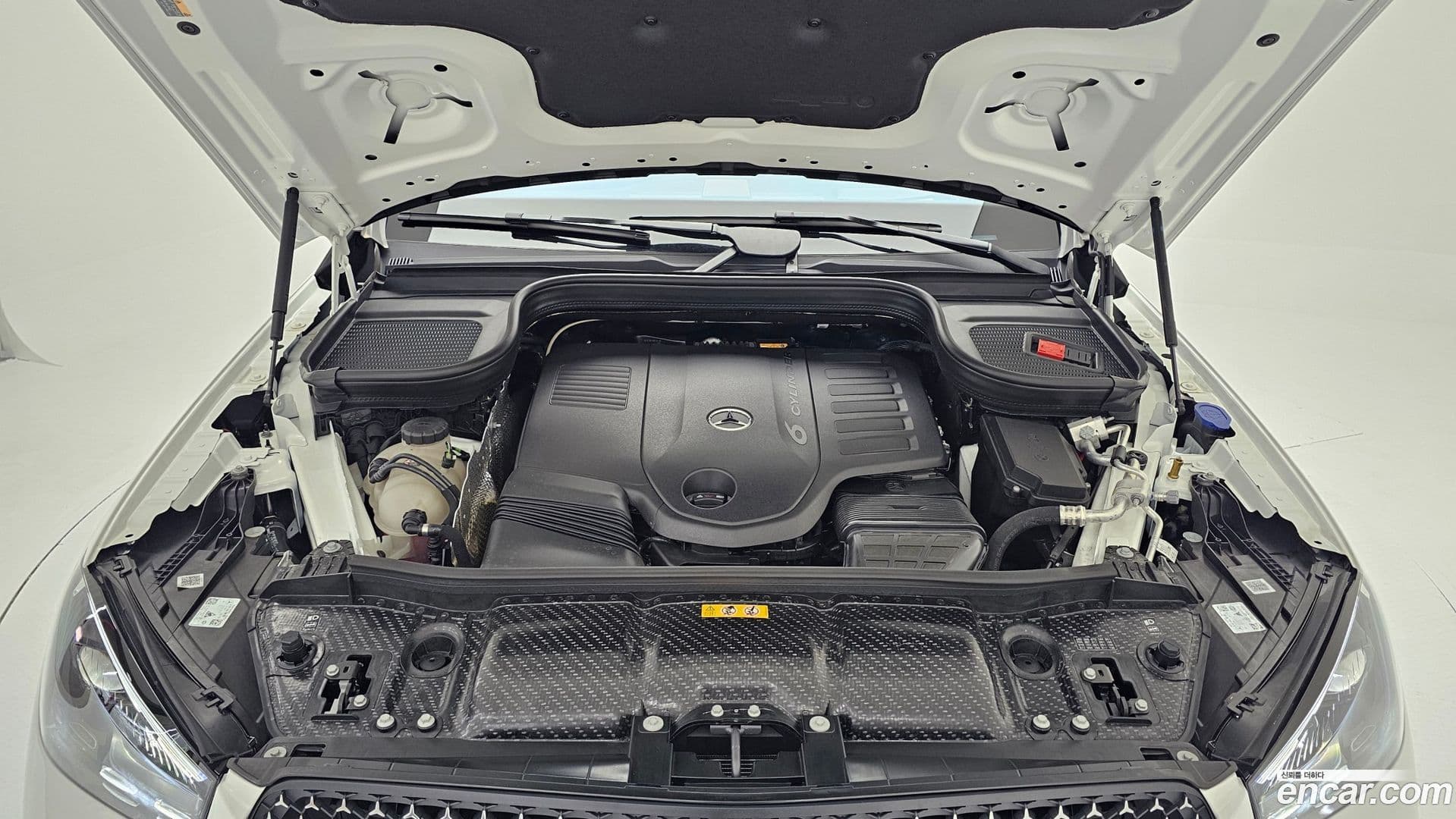 Main__Slider__Photo:GLE-Class Mercedes-Benz 2025.4-5