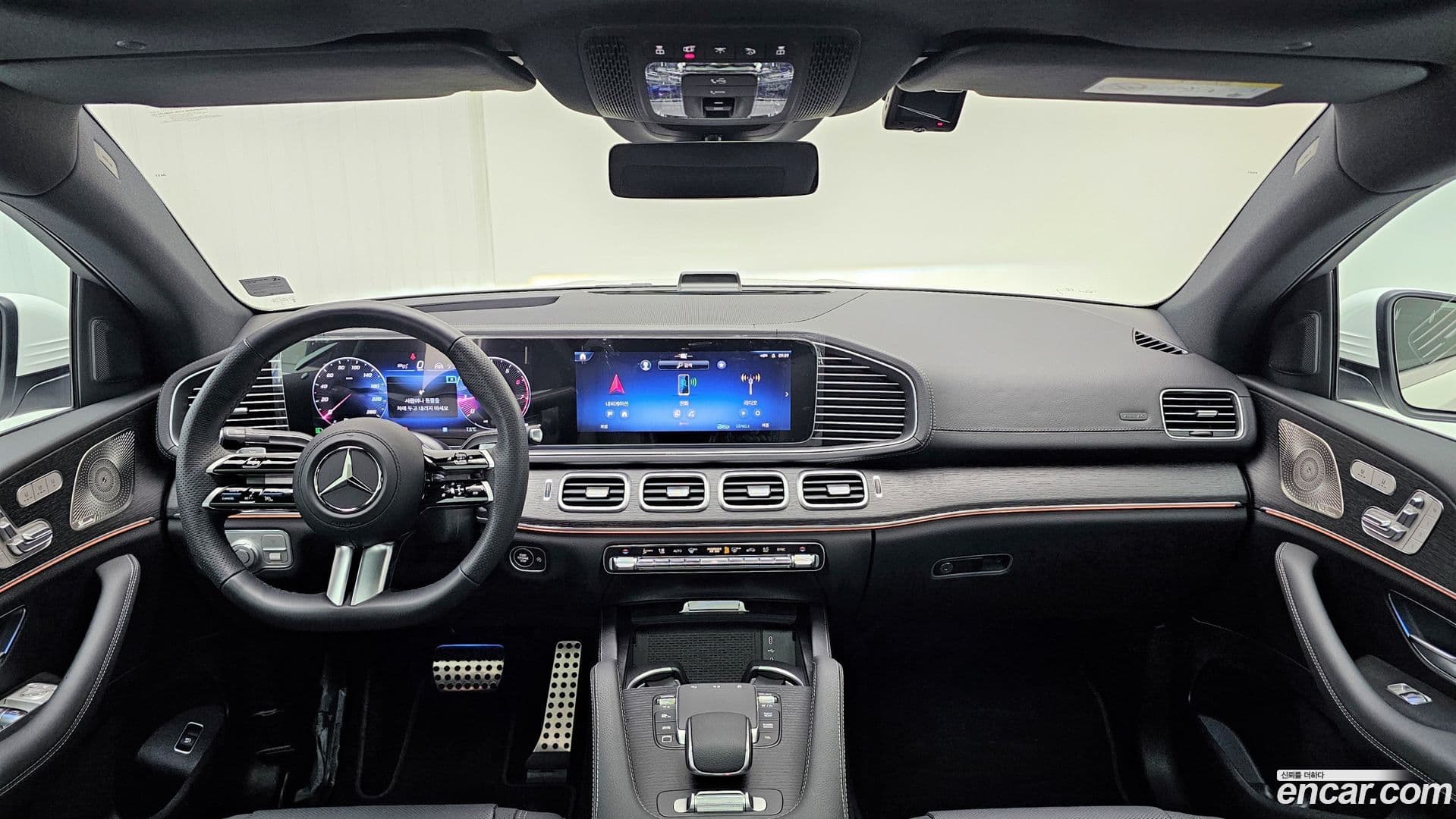 Main__Slider__Photo:GLE-Class Mercedes-Benz 2025.4-6