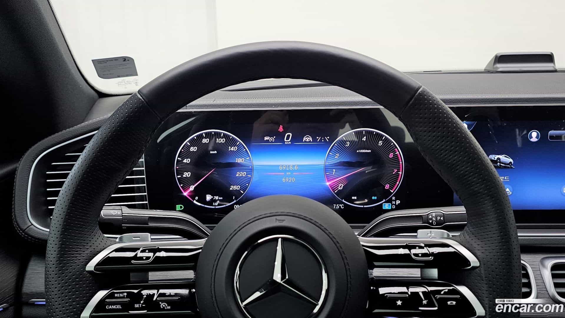 GLE-Class Mercedes-Benz 2025.4-INNER-008