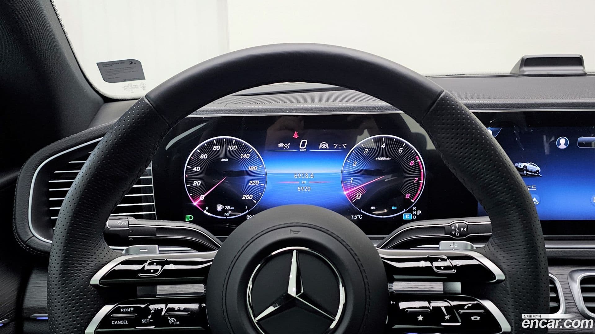 Main__Slider__Photo:GLE-Class Mercedes-Benz 2025.4-7