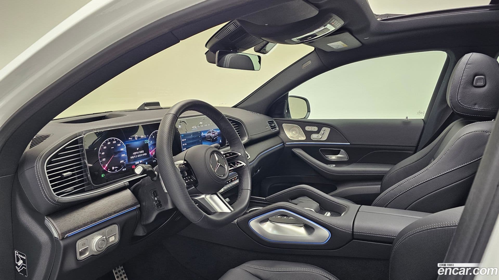 Main__Slider__Photo:GLE-Class Mercedes-Benz 2025.4-8