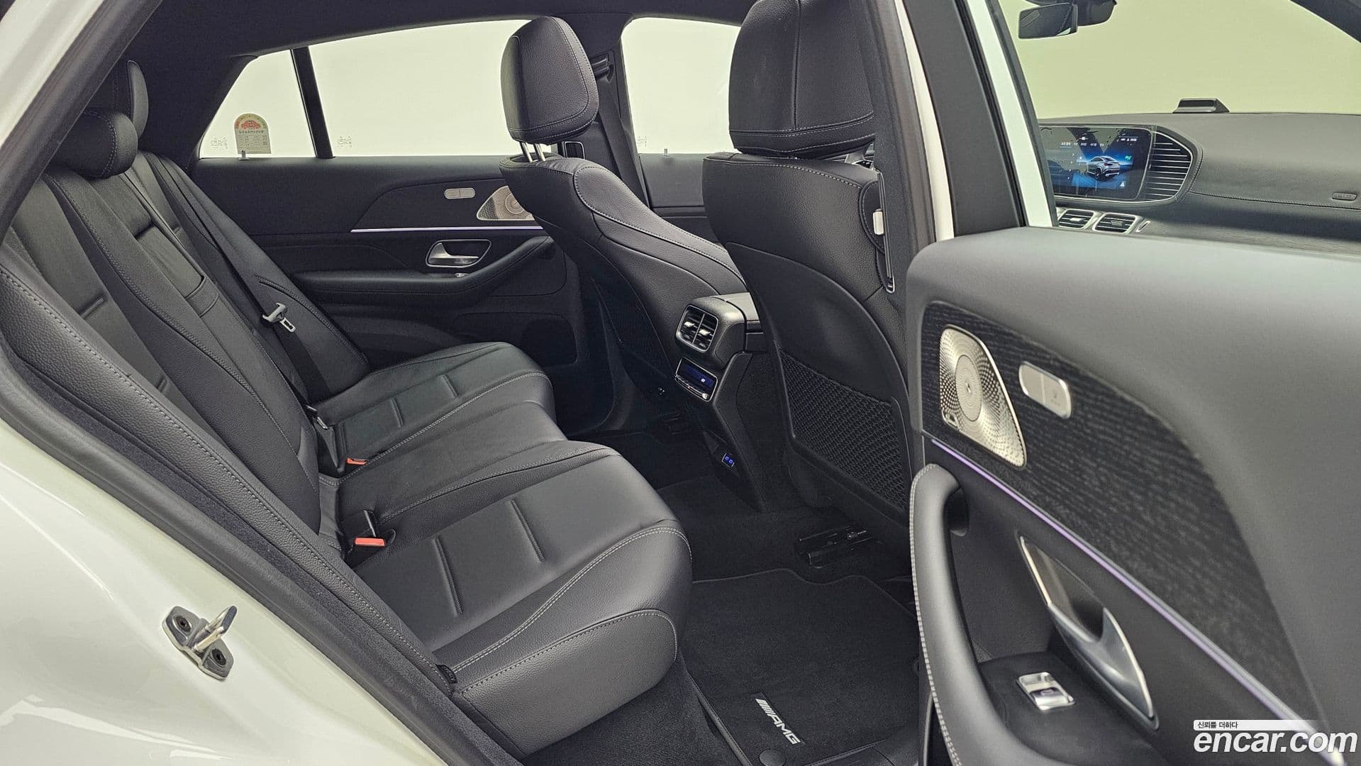 Main__Slider__Photo:GLE-Class Mercedes-Benz 2025.4-9