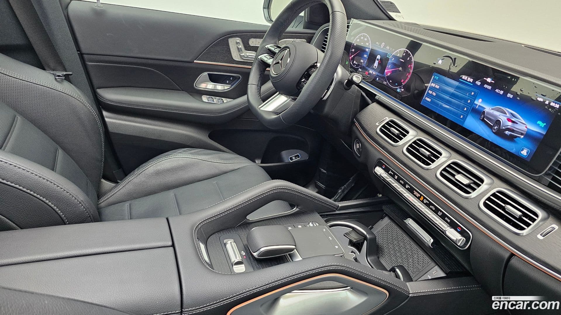 Main__Slider__Photo:GLE-Class Mercedes-Benz 2025.4-13