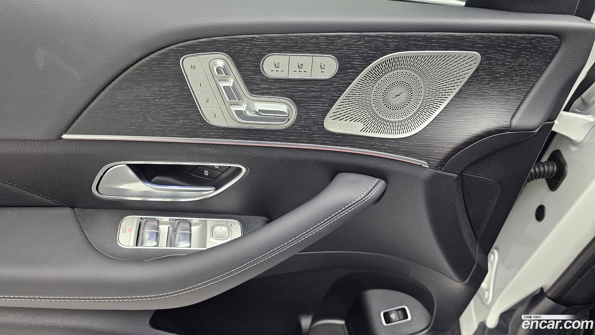 Main__Slider__Photo:GLE-Class Mercedes-Benz 2025.4-14