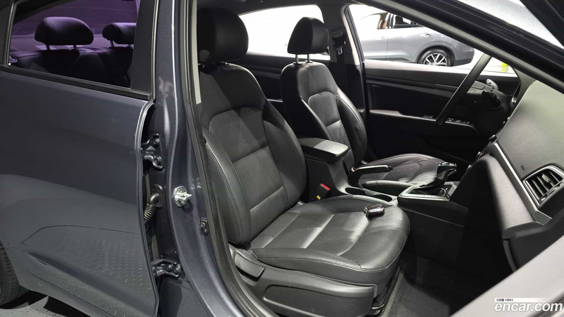 AVANTE Hyundai 2016.11-INNER-010