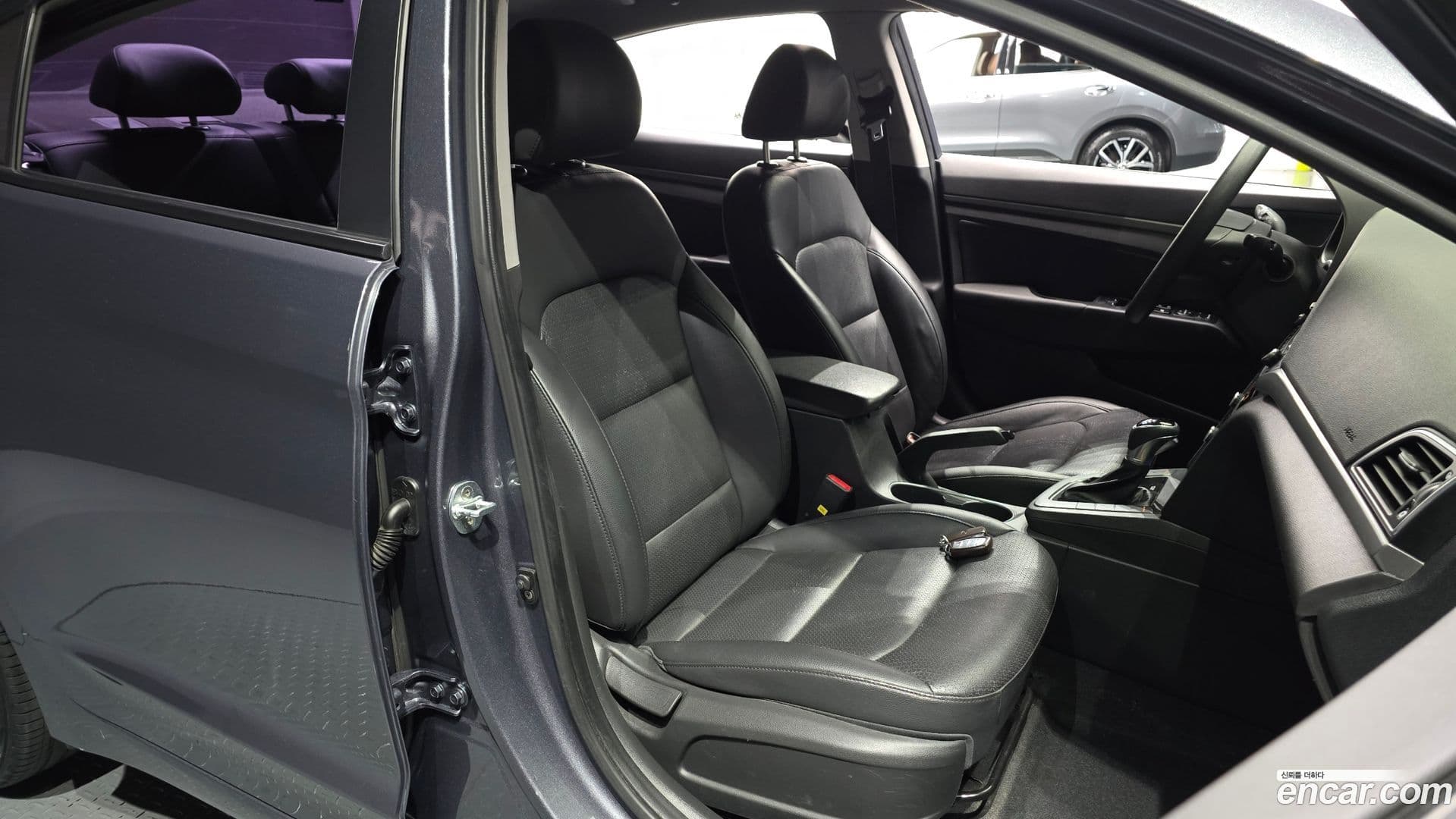 Main__Slider__Photo:AVANTE Hyundai 2016.11-9