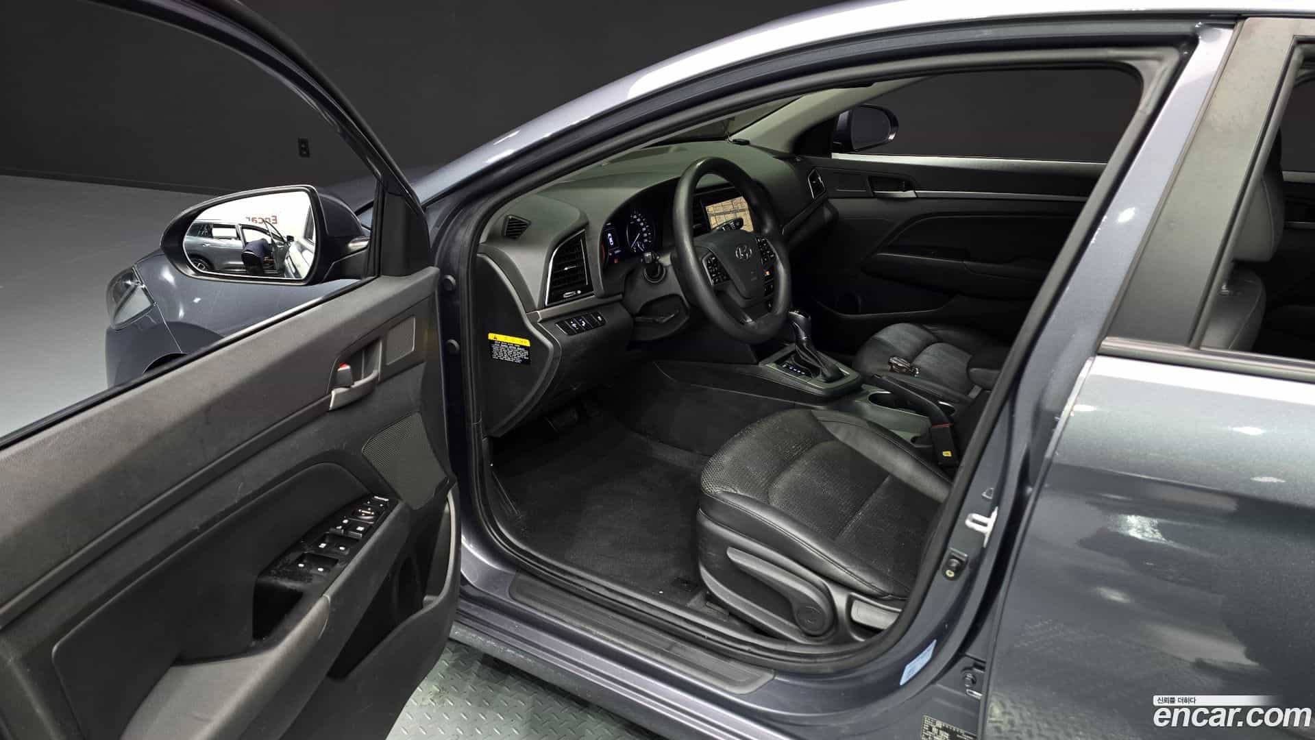 AVANTE Hyundai 2016.11-OPTION-015