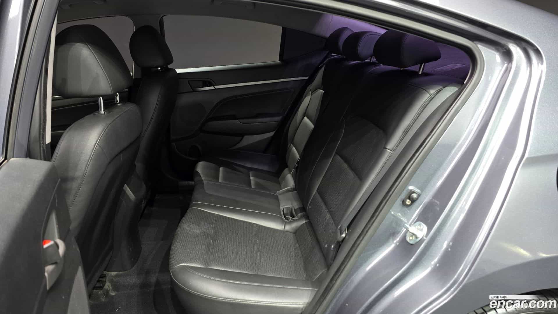 AVANTE Hyundai 2016.11-OPTION-016