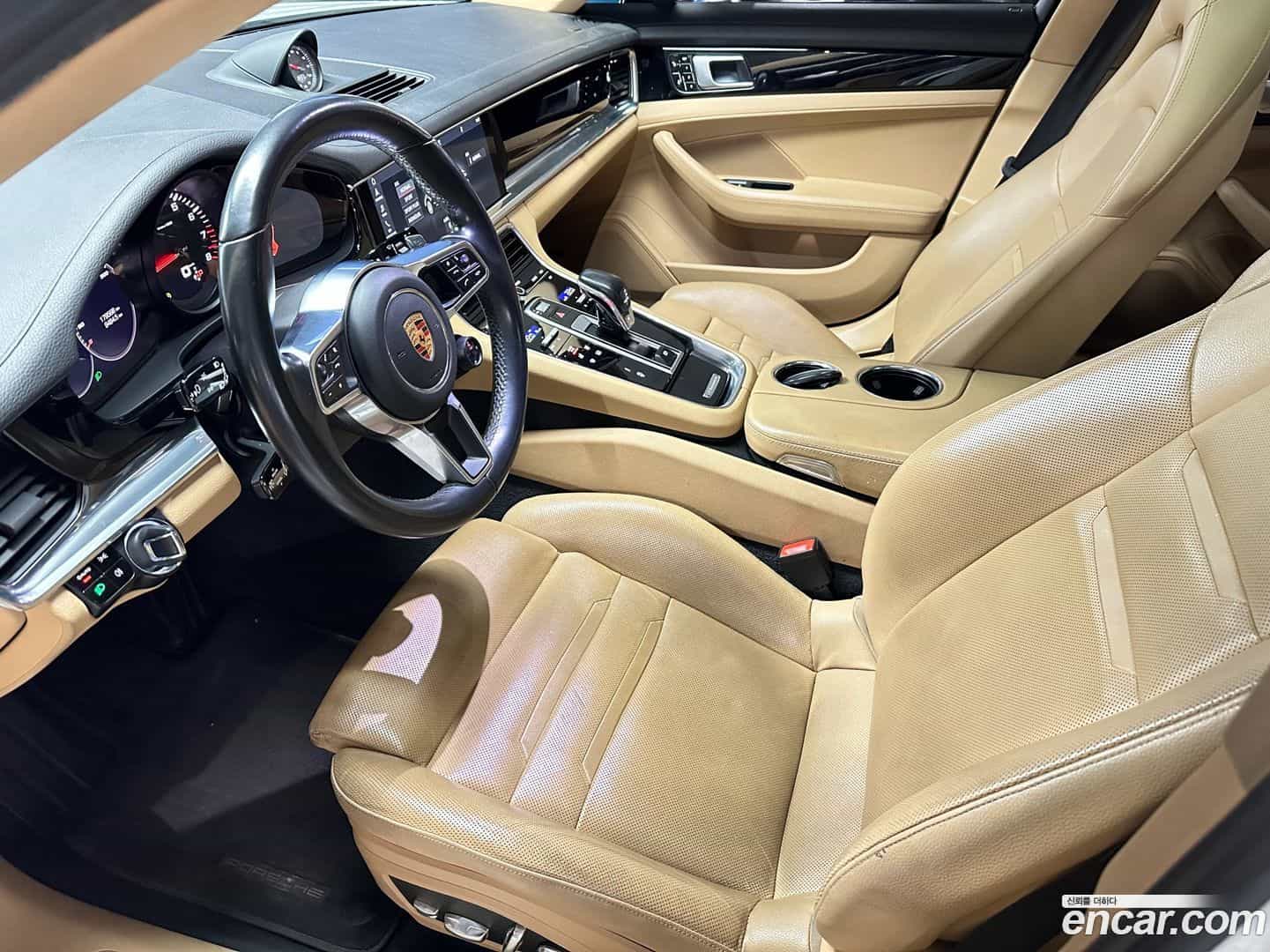 Panamera Porsche 2018.0-INNER-008