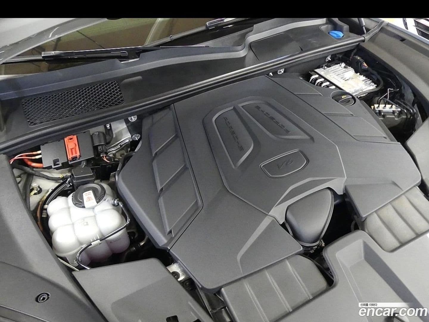 Main__Slider__Photo:Cayenne Porsche 2024.2-5