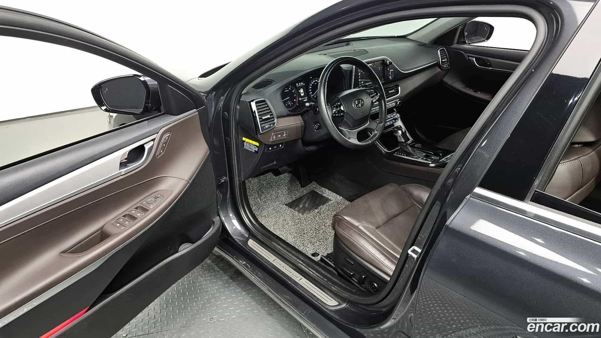Grandeur Hyundai 2018.4-OPTION-015