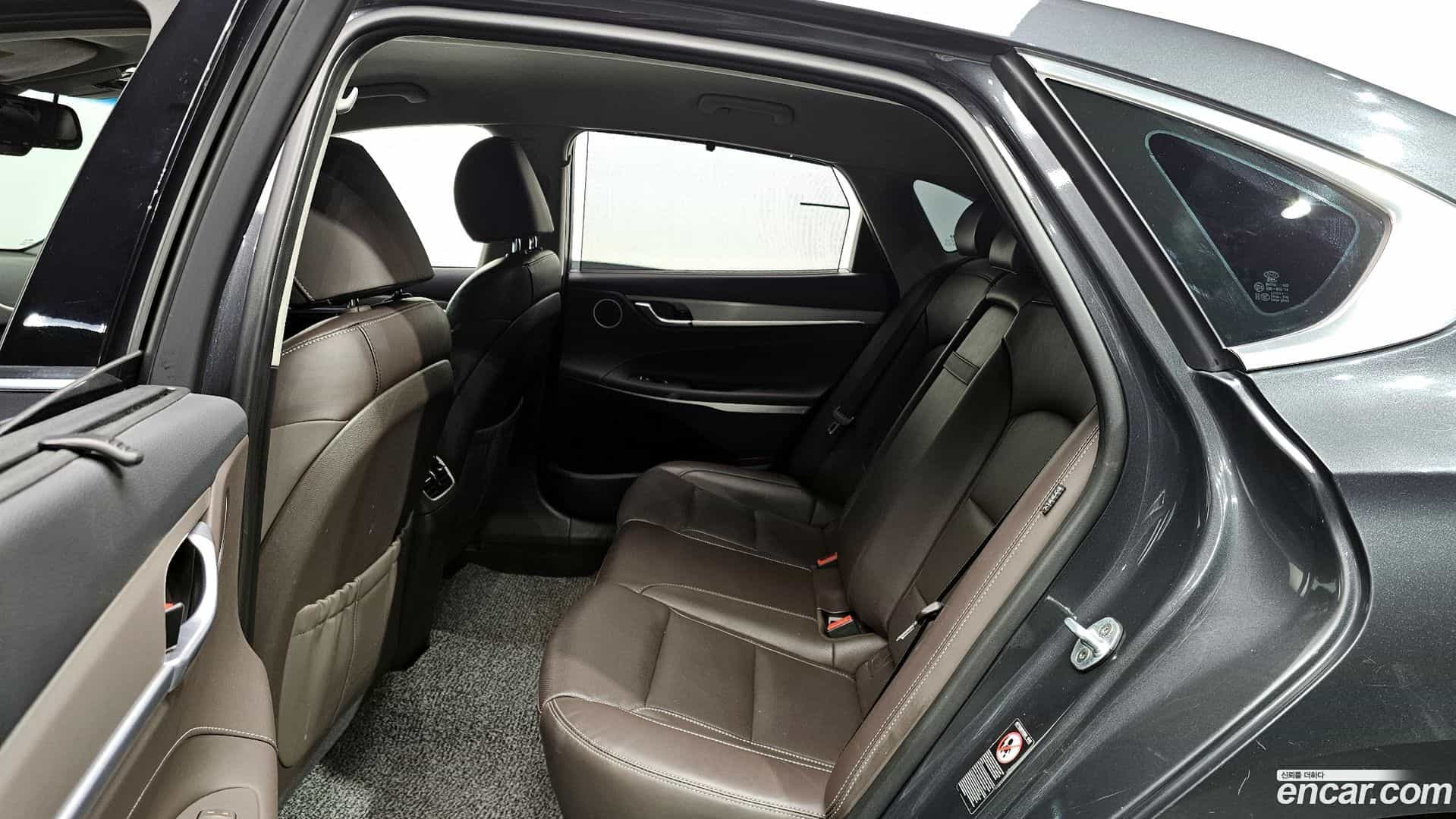 Grandeur Hyundai 2018.4-OPTION-016