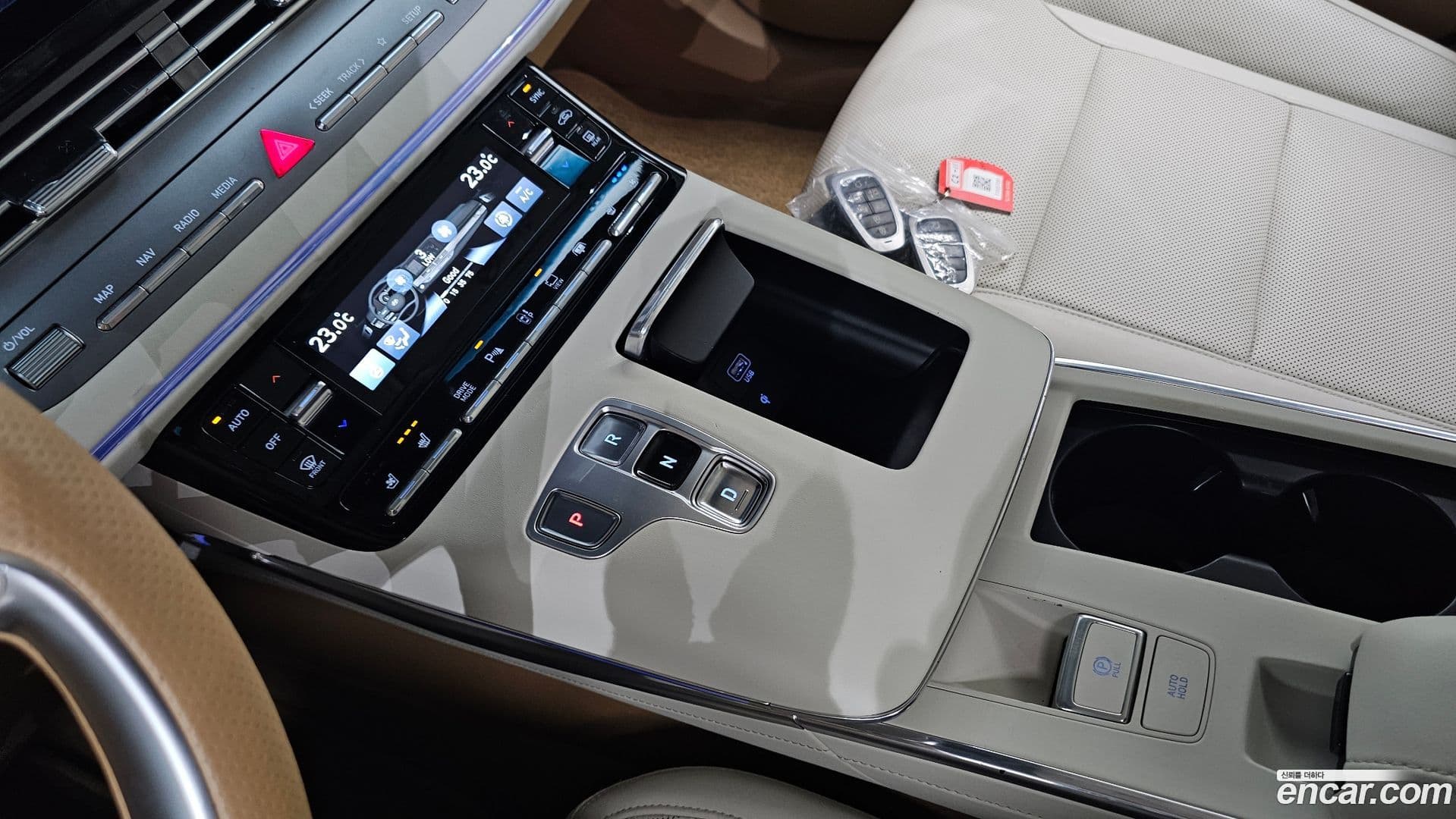 Main__Slider__Photo:Grandeur Hyundai 2022.6-8