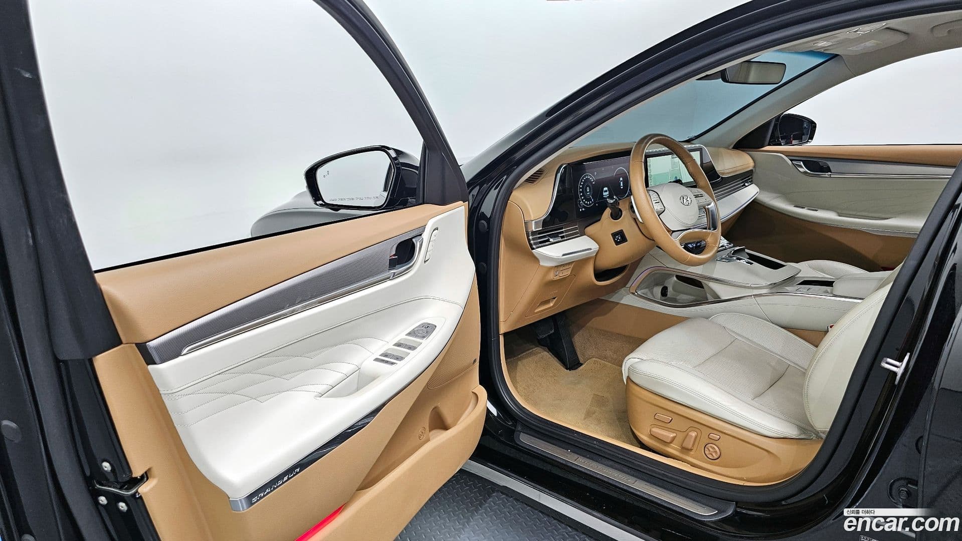 Main__Slider__Photo:Grandeur Hyundai 2022.6-9