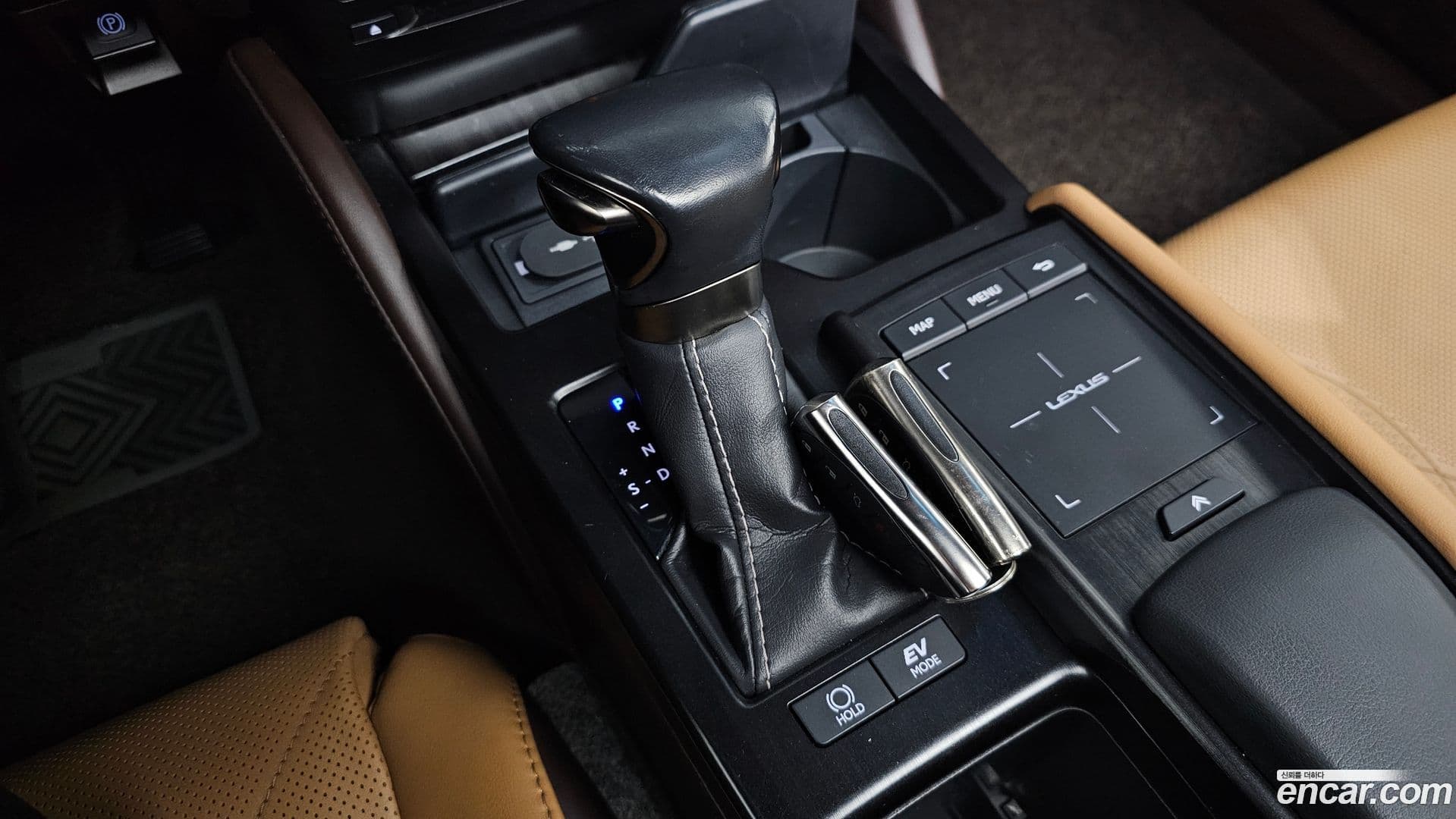 Main__Slider__Photo:ES Lexus 2020.7-8