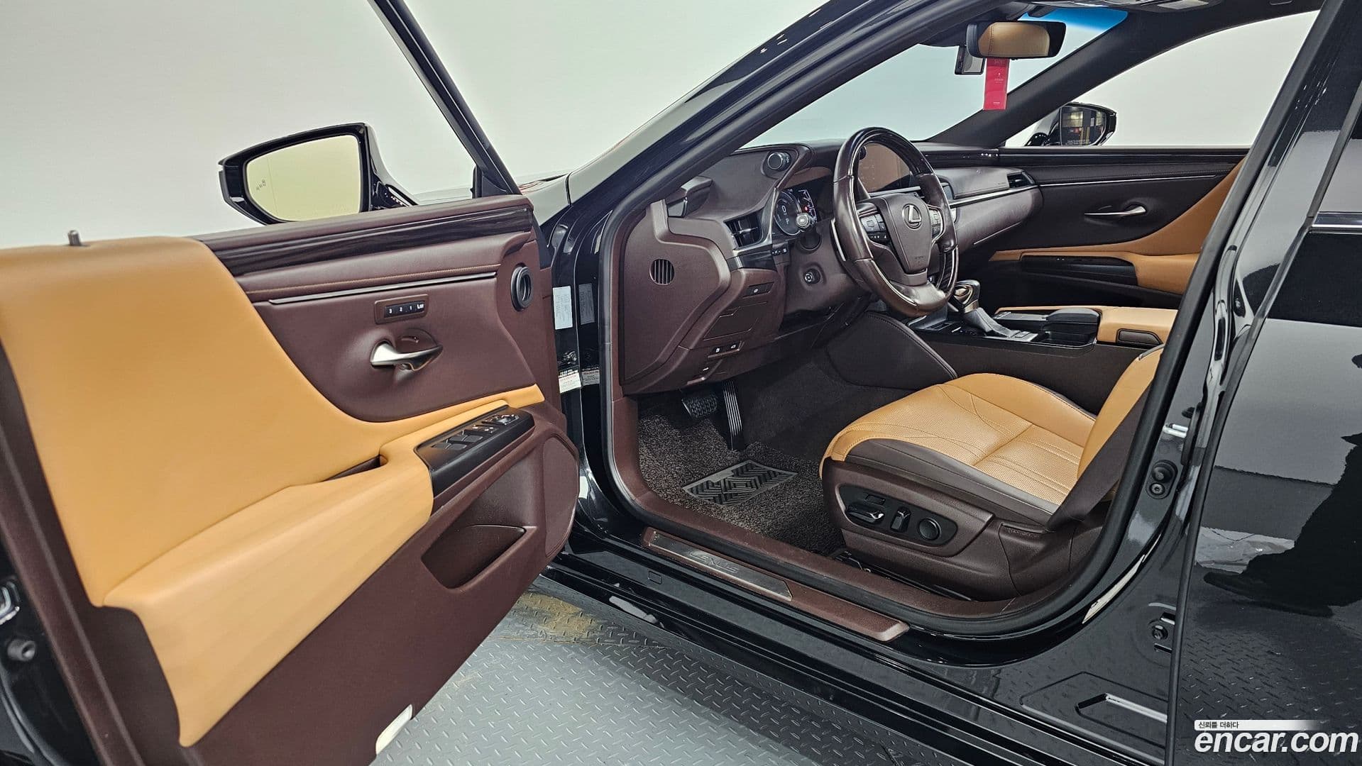 Main__Slider__Photo:ES Lexus 2020.7-10