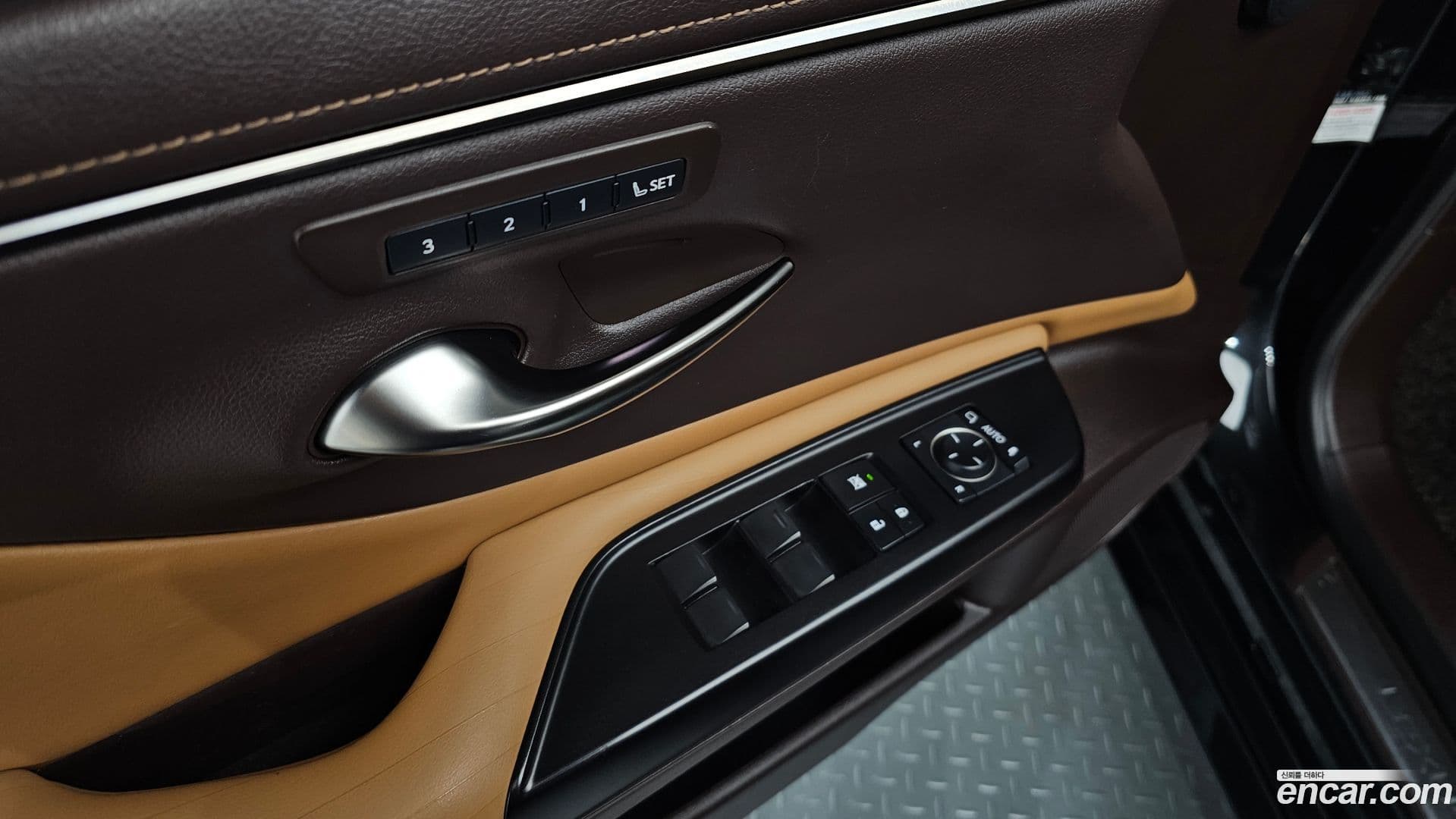 Main__Slider__Photo:ES Lexus 2020.7-15