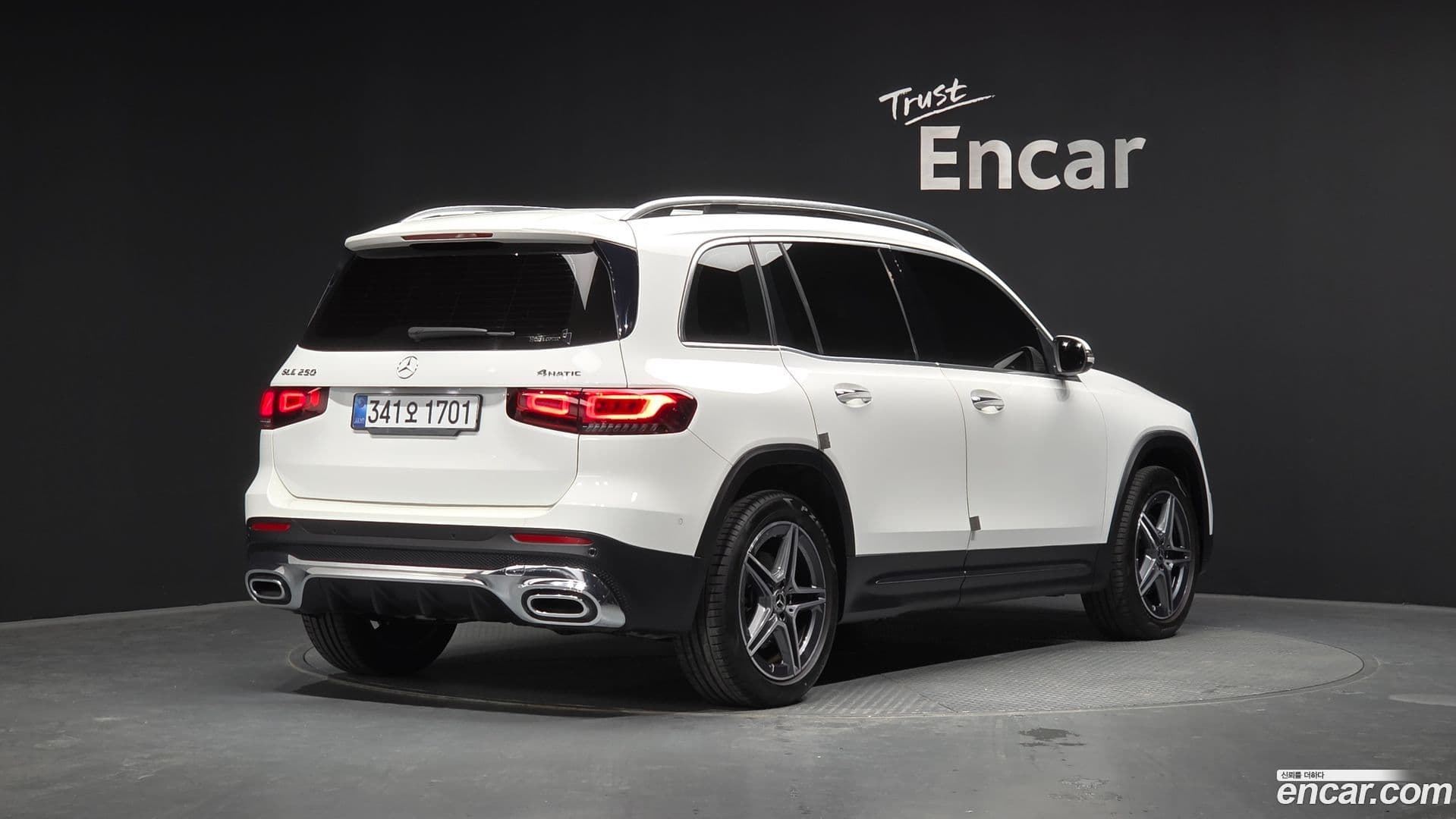 Main__Slider__Photo:GLB-Class Mercedes-Benz 2022.5-1