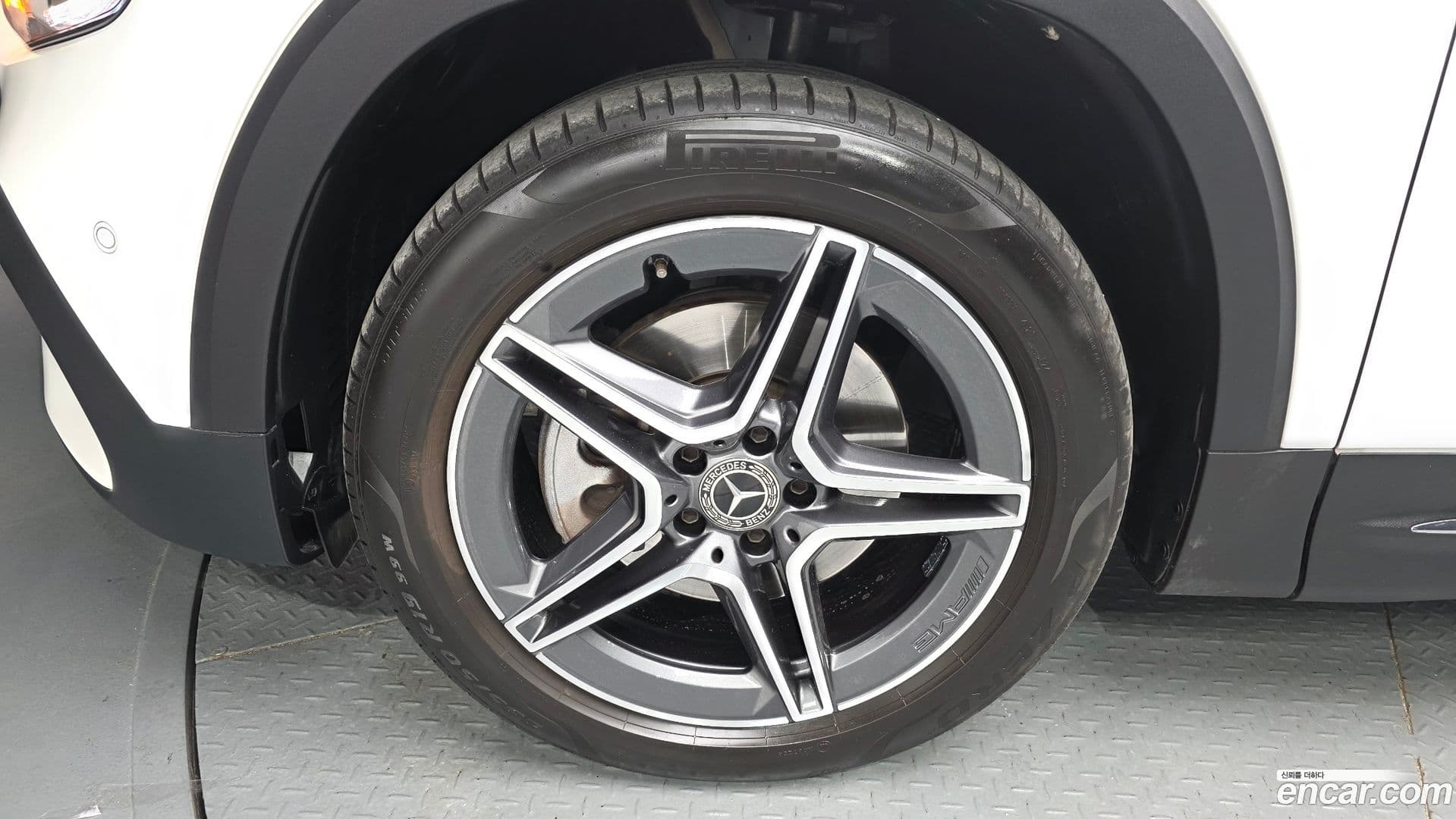 Main__Slider__Photo:GLB-Class Mercedes-Benz 2022.5-4