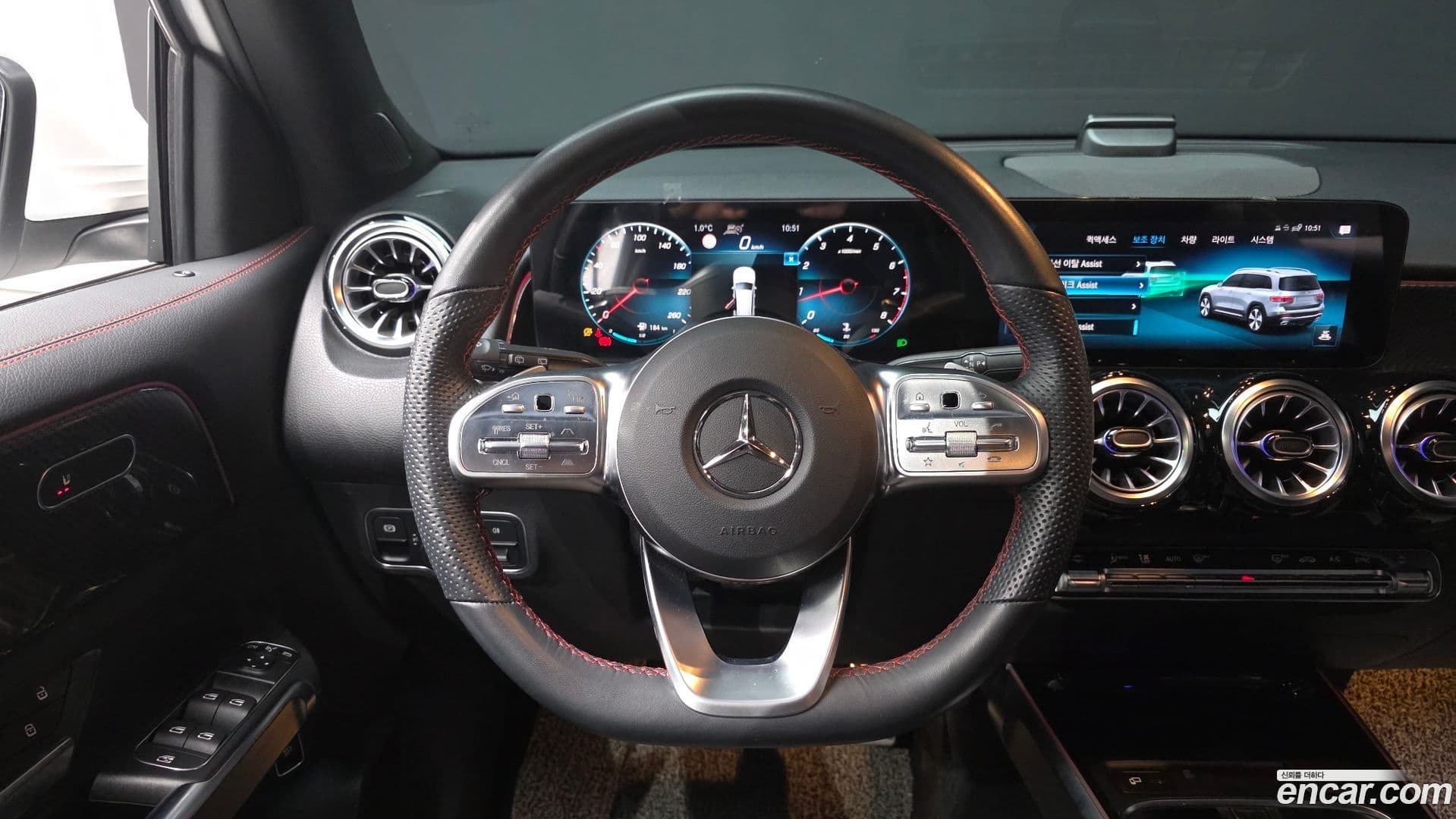 Main__Slider__Photo:GLB-Class Mercedes-Benz 2022.5-13