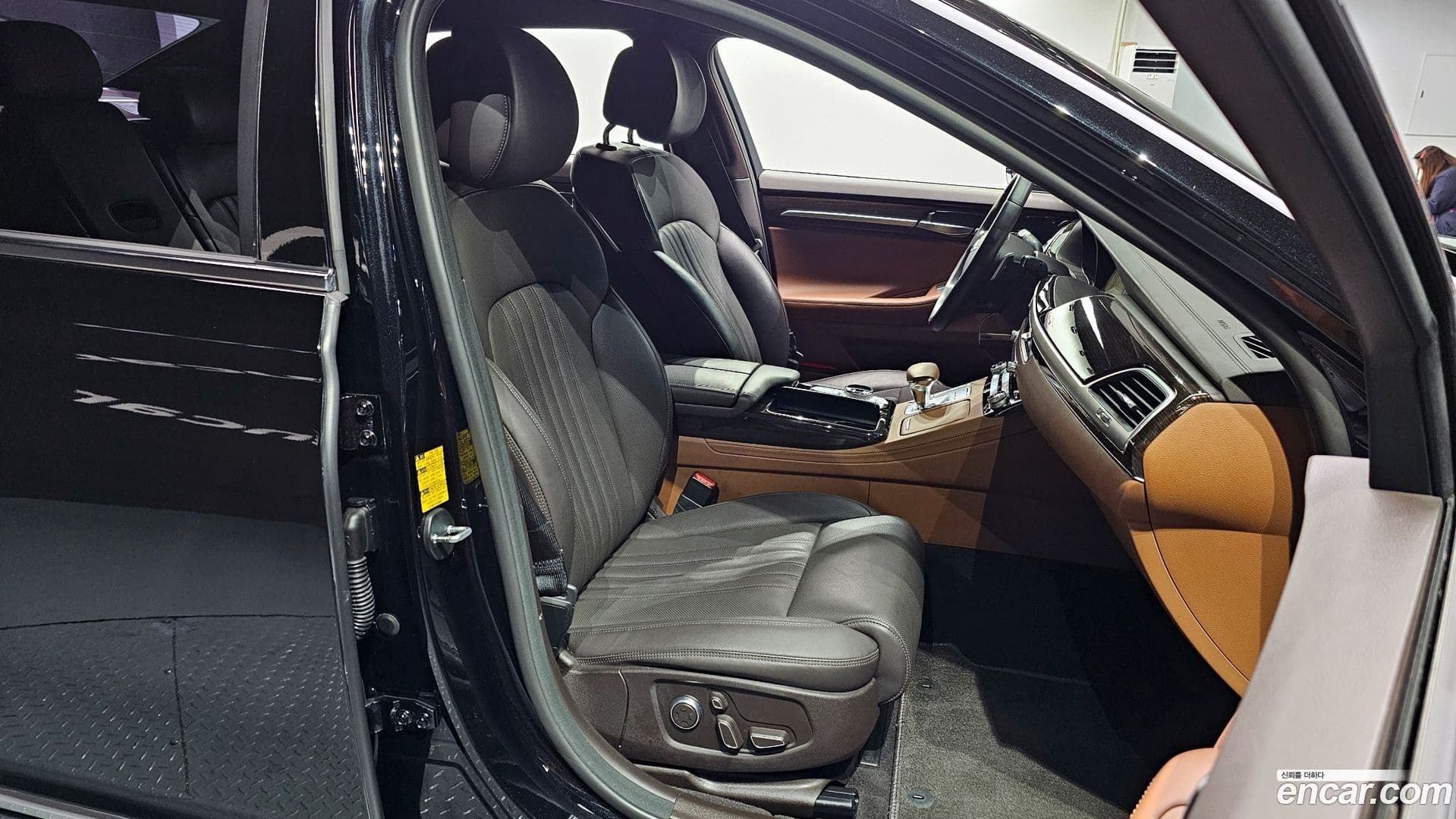 Main__Slider__Photo:G90 Genesis 2021.5-9