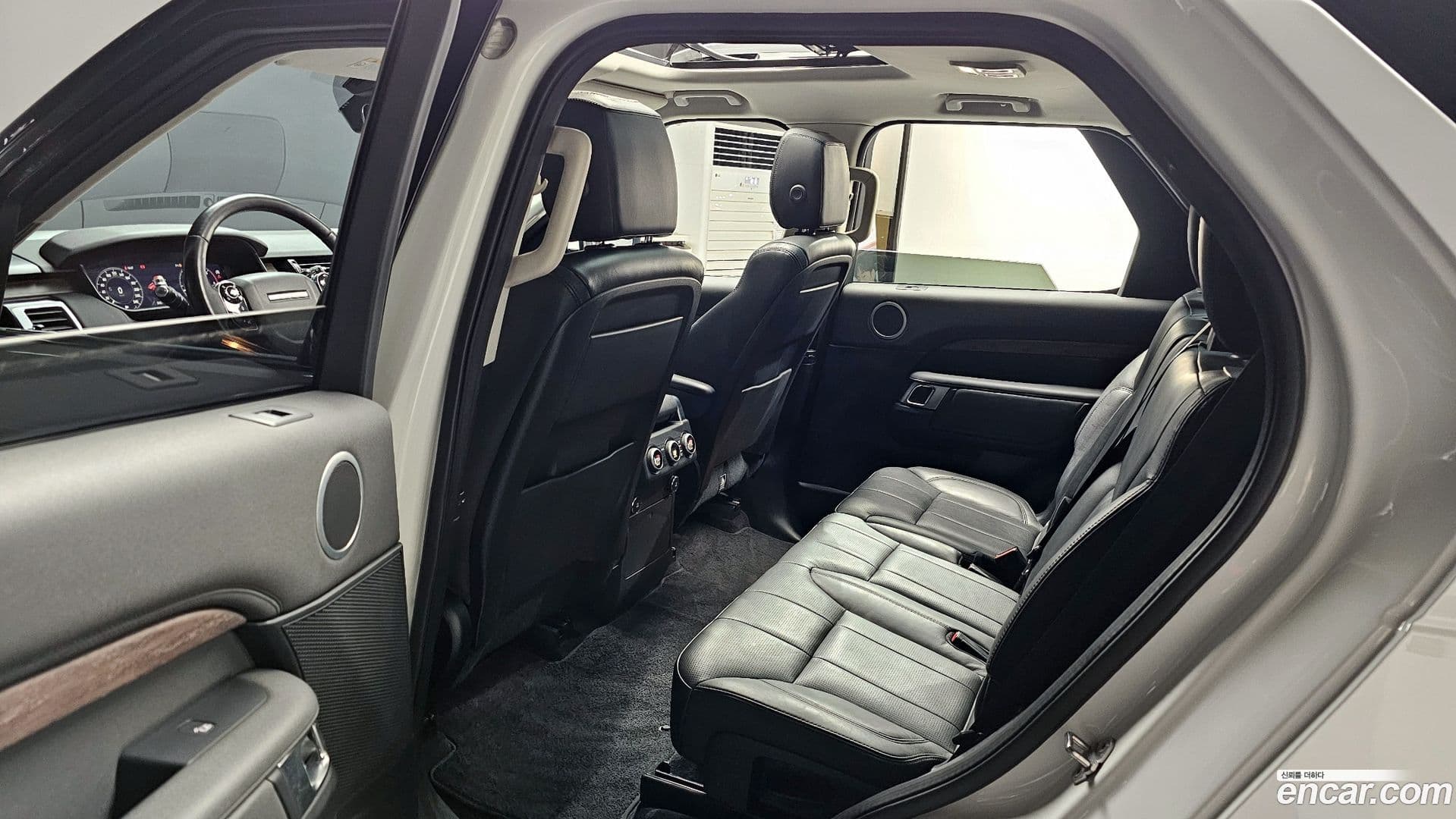 Main__Slider__Photo:Discovery Land Rover 2019.11-10