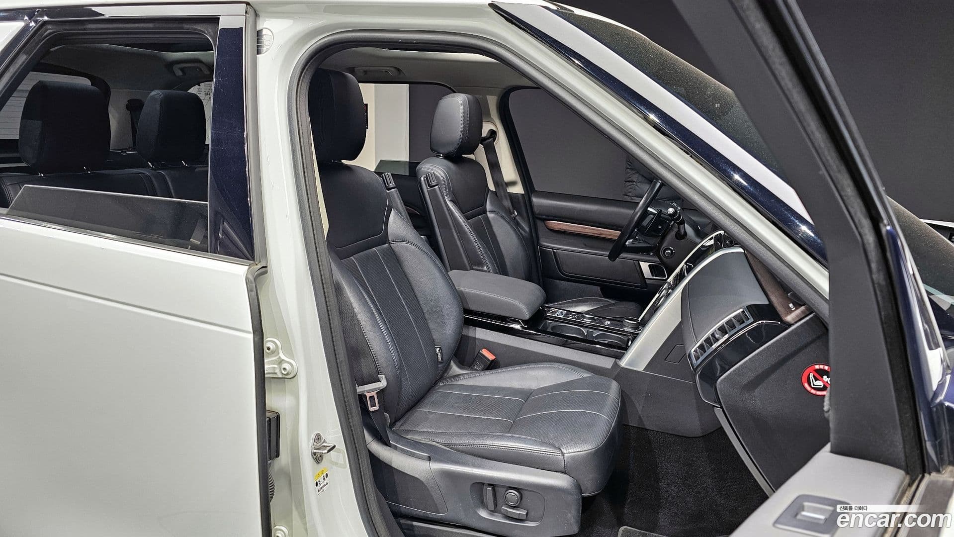 Main__Slider__Photo:Discovery Land Rover 2019.11-11